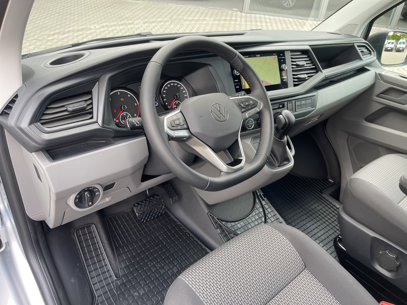 T6 Caravelle Trendline 6.1 2.0 TDI DSG AAHK LED PDC Climatronik ACC Navi Heckflügel