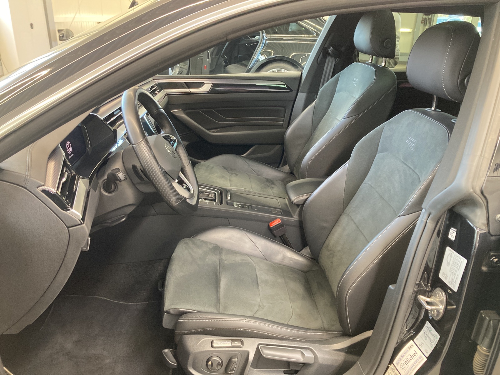 Arteon Shooting Brake TDI DSG R-Line IQ-Light DCC AHK Alu-20Zoll