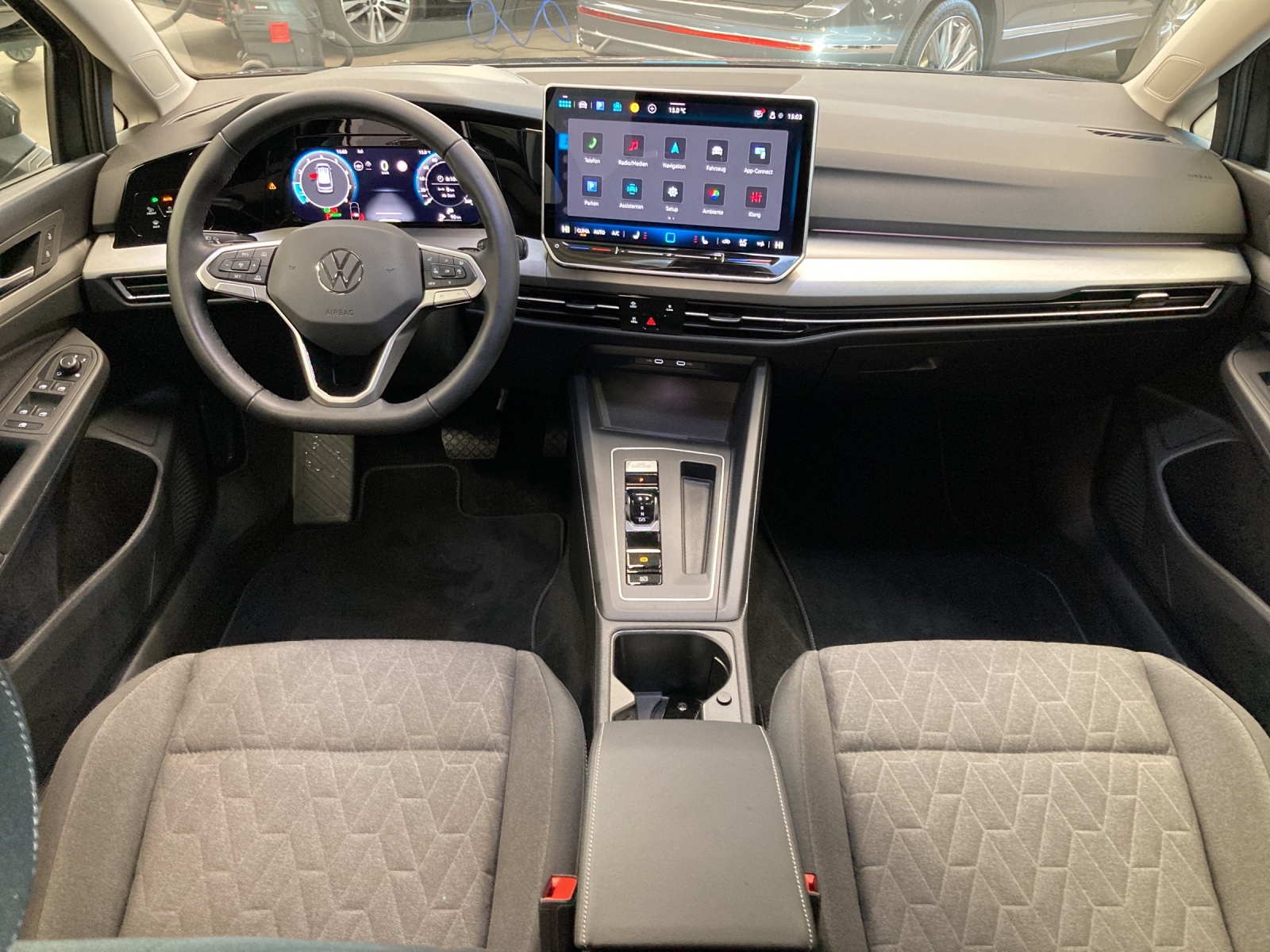 Golf 8 Variant eTSI DSG Life