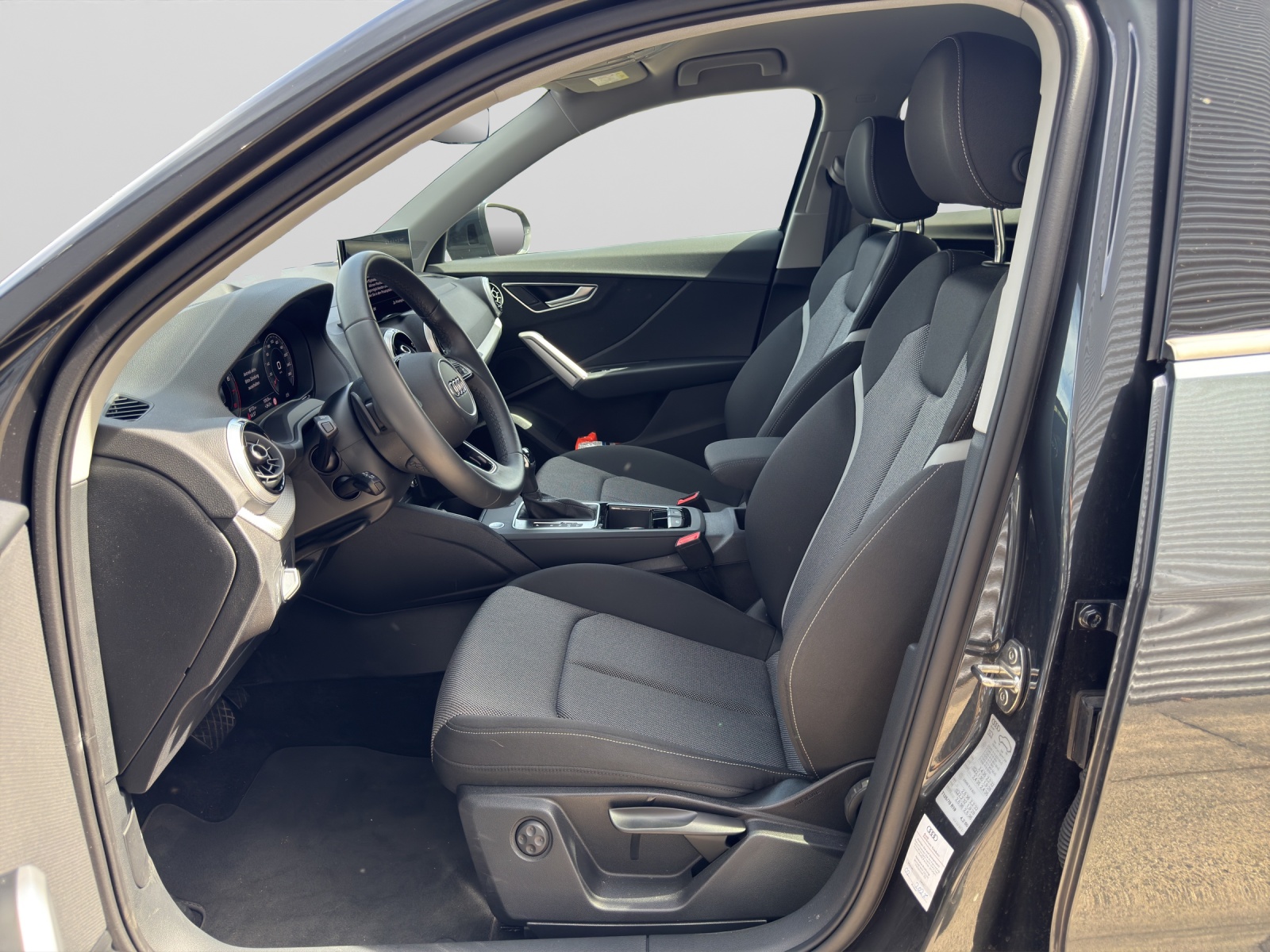 Q2 35 TFSI S-tronic advanced black AHK LED Navi Kamera