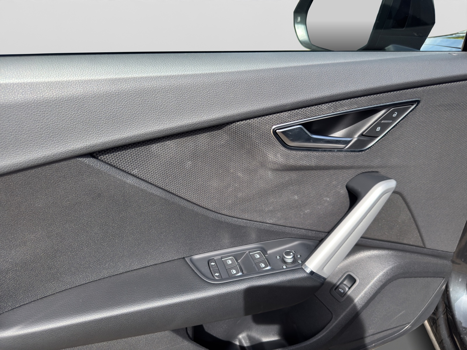Q2 35 TFSI S-tronic advanced black AHK LED Navi Kamera