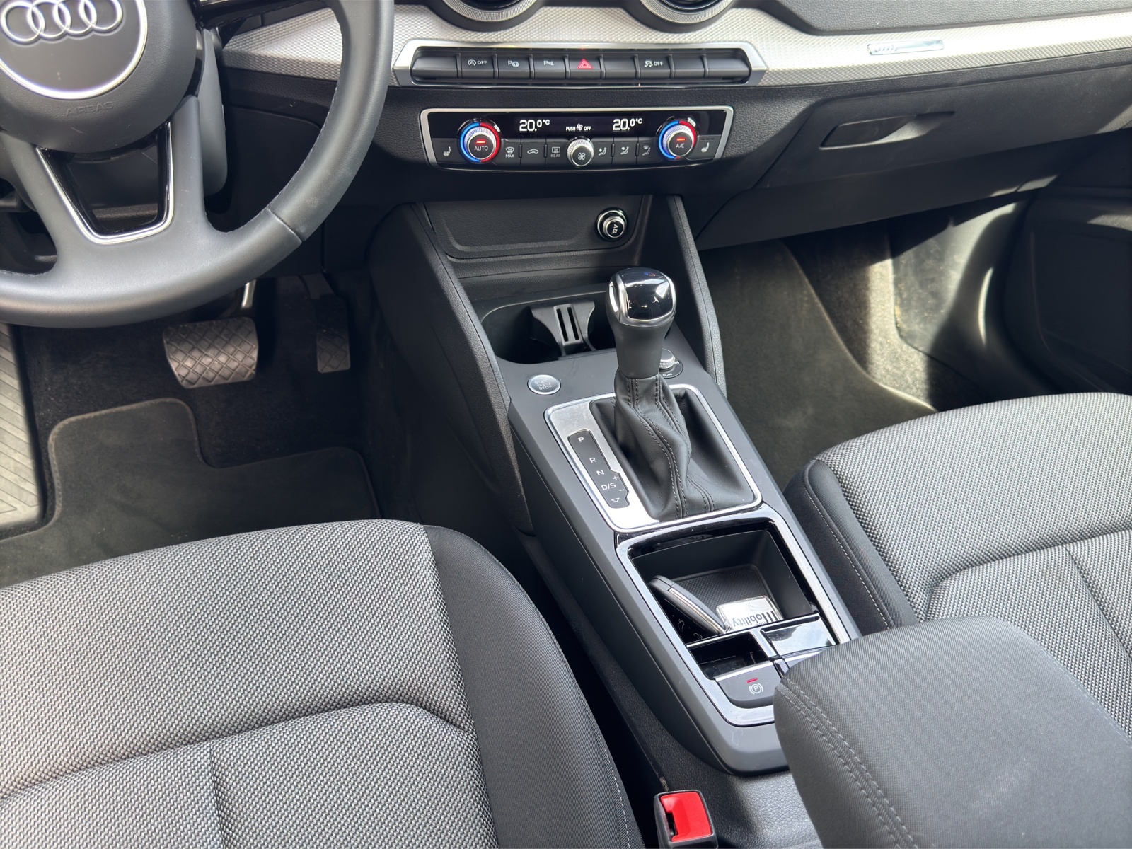Q2 35 TFSI S-tronic advanced black AHK LED Navi Kamera