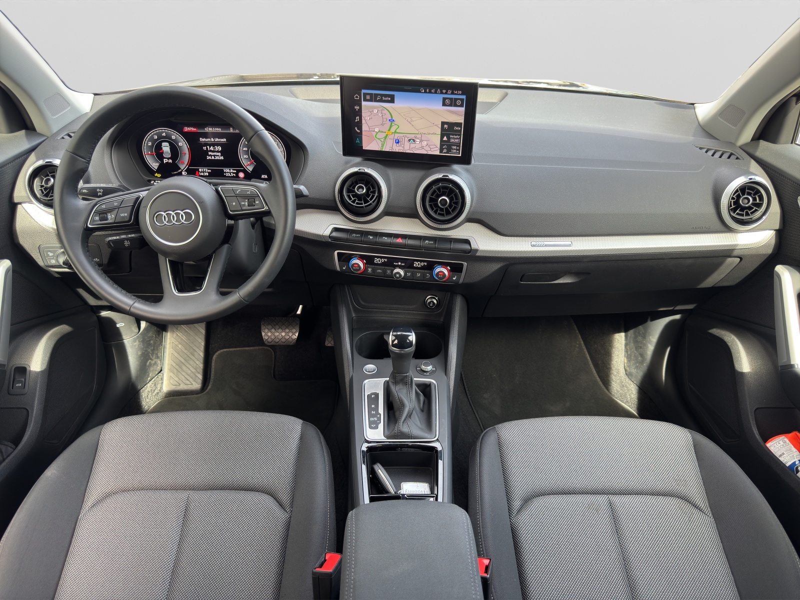 Q2 35 TFSI S-tronic advanced black AHK LED Navi Kamera