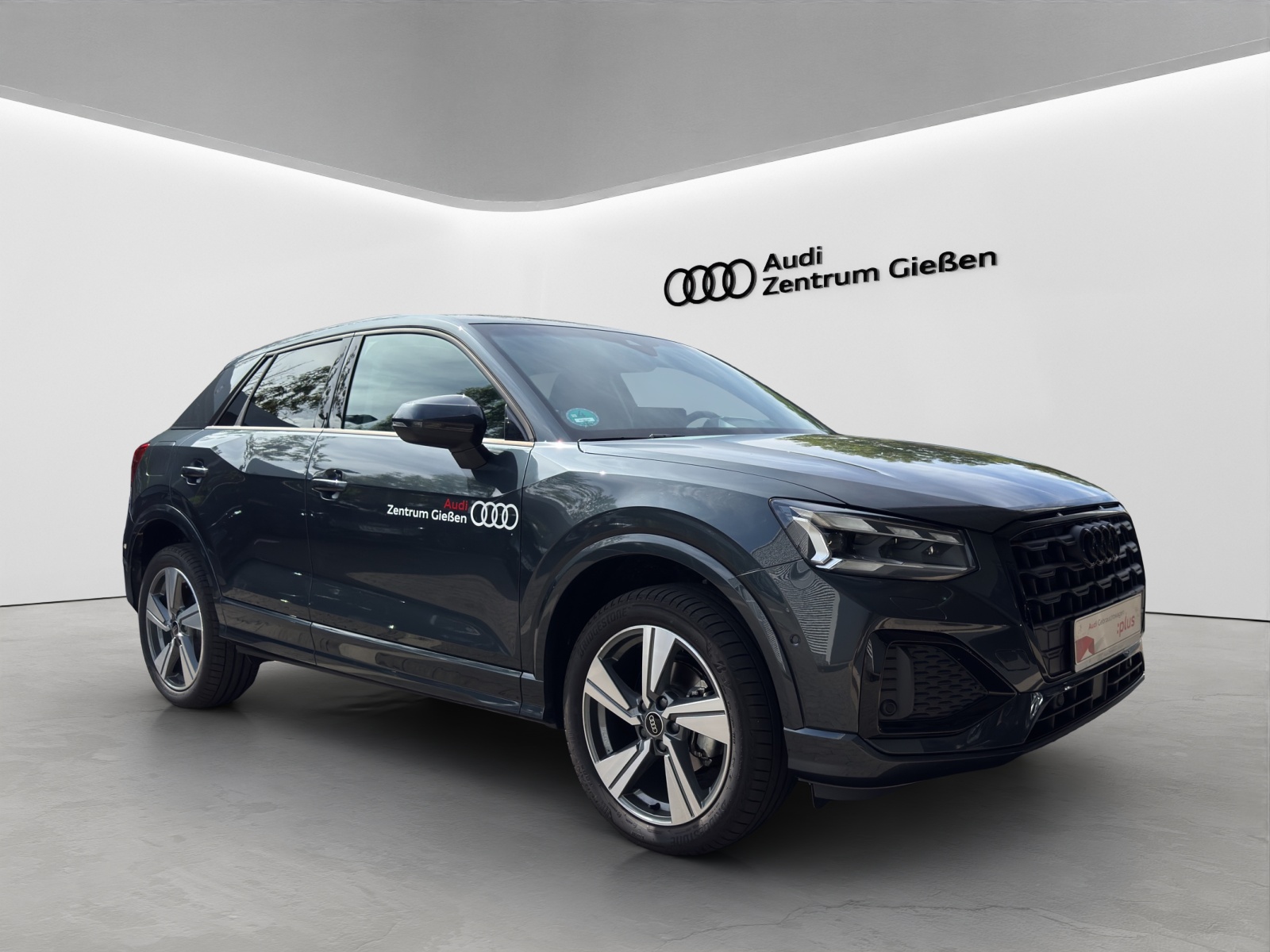 Q2 35 TFSI S-tronic advanced black AHK LED Navi Kamera
