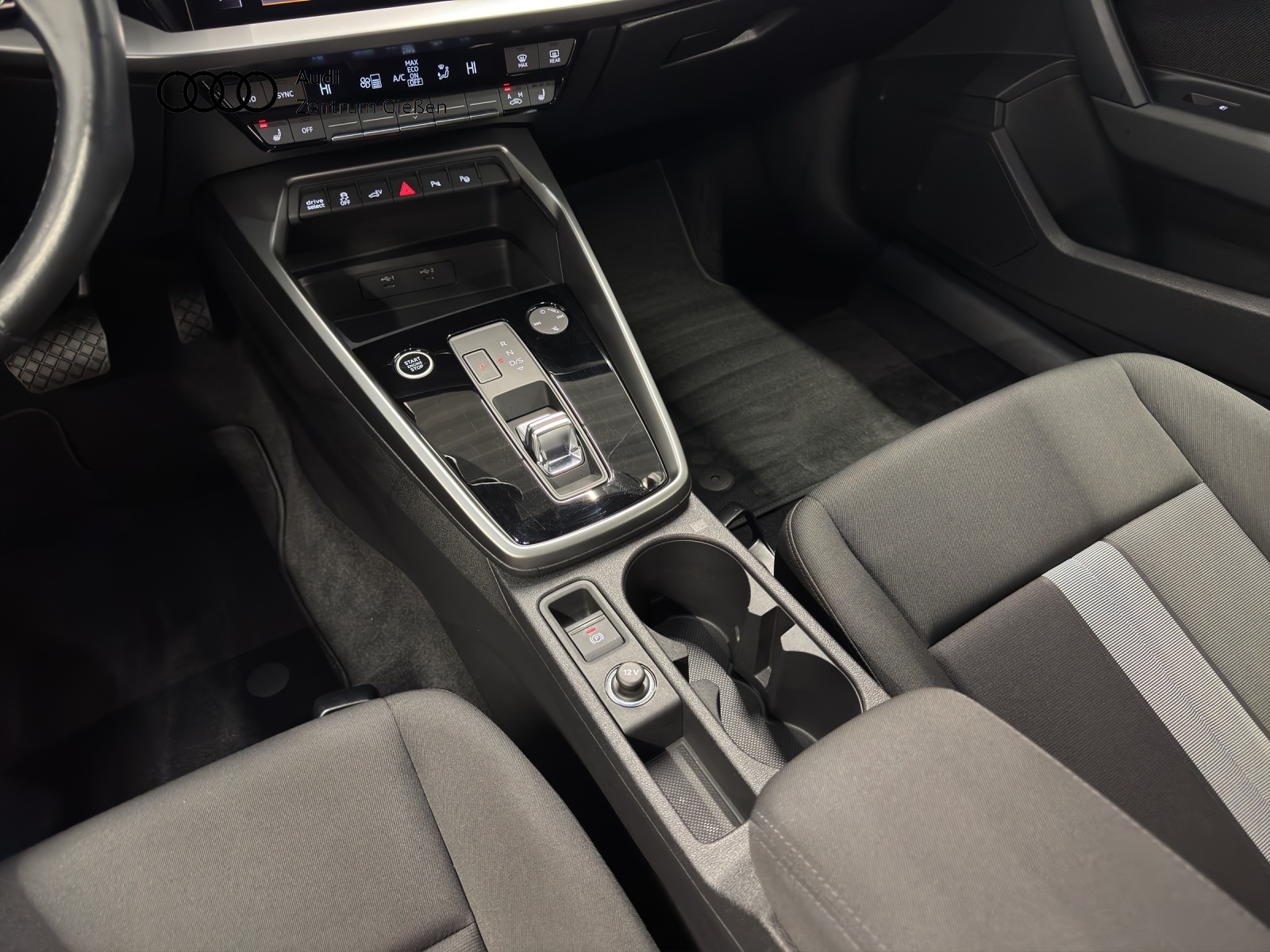 A3 Sportback 40 TFSI e advanced smartphone interface LED