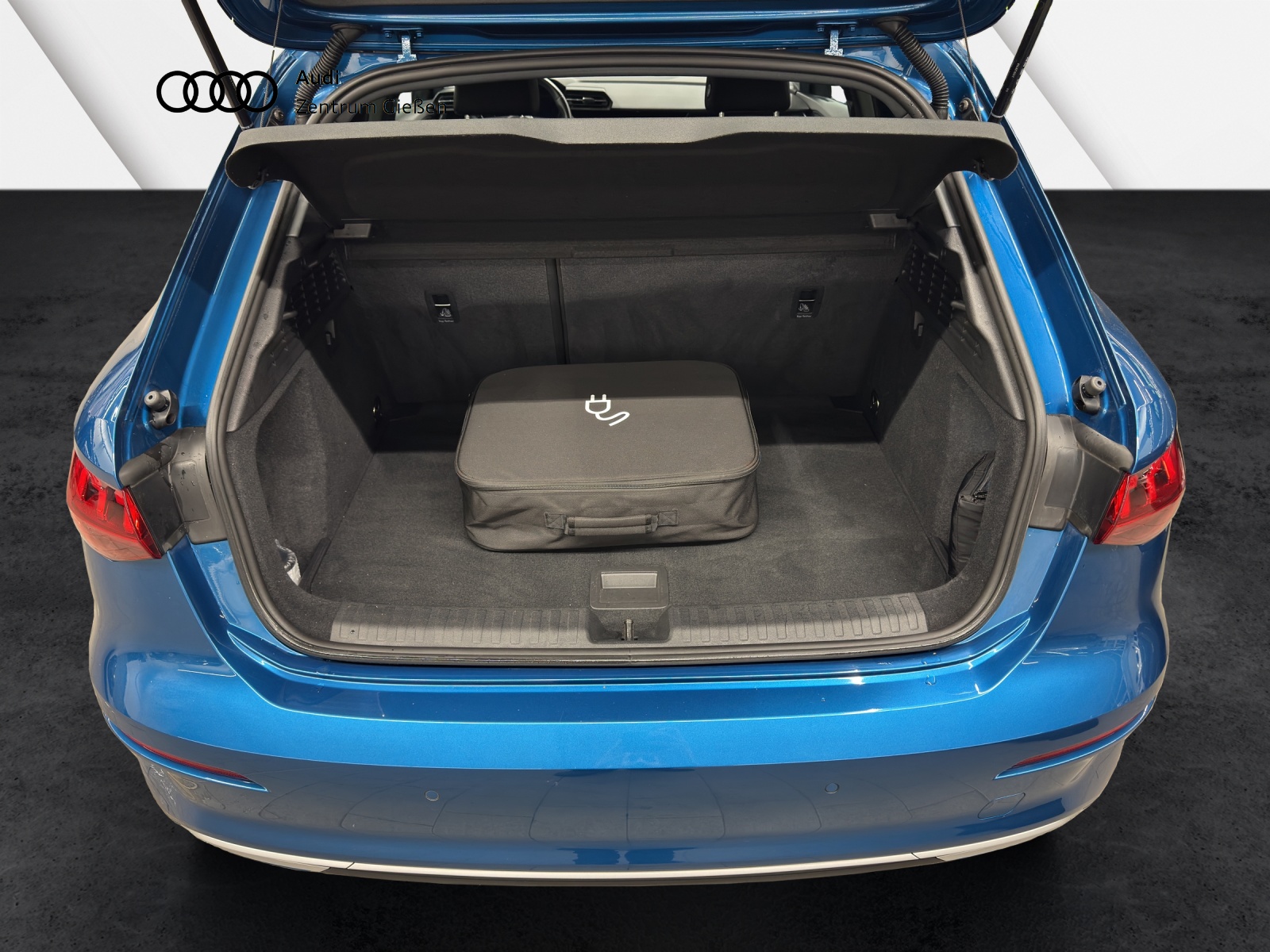 A3 Sportback 40 TFSI e advanced smartphone interface LED