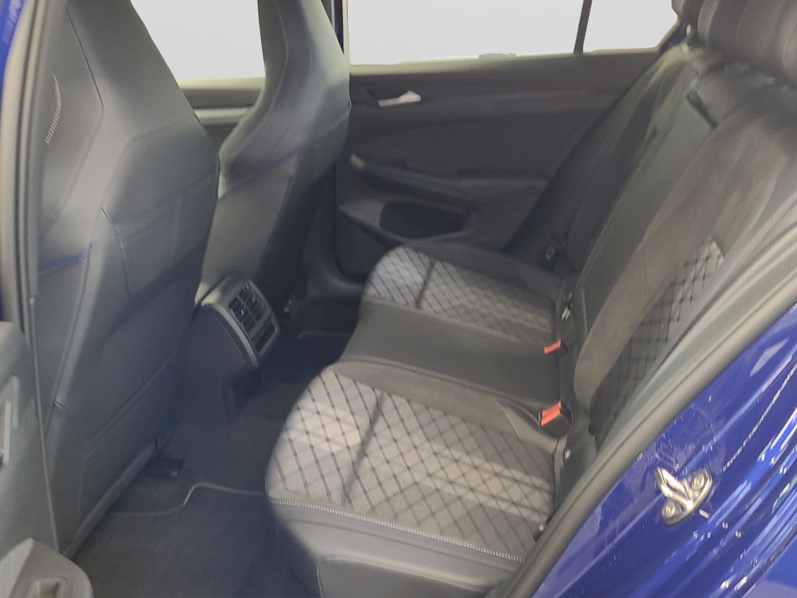 Golf 8 eTSI DSG R-Line Black Style HeadUp LED-Plus Alu-18Zoll Navi