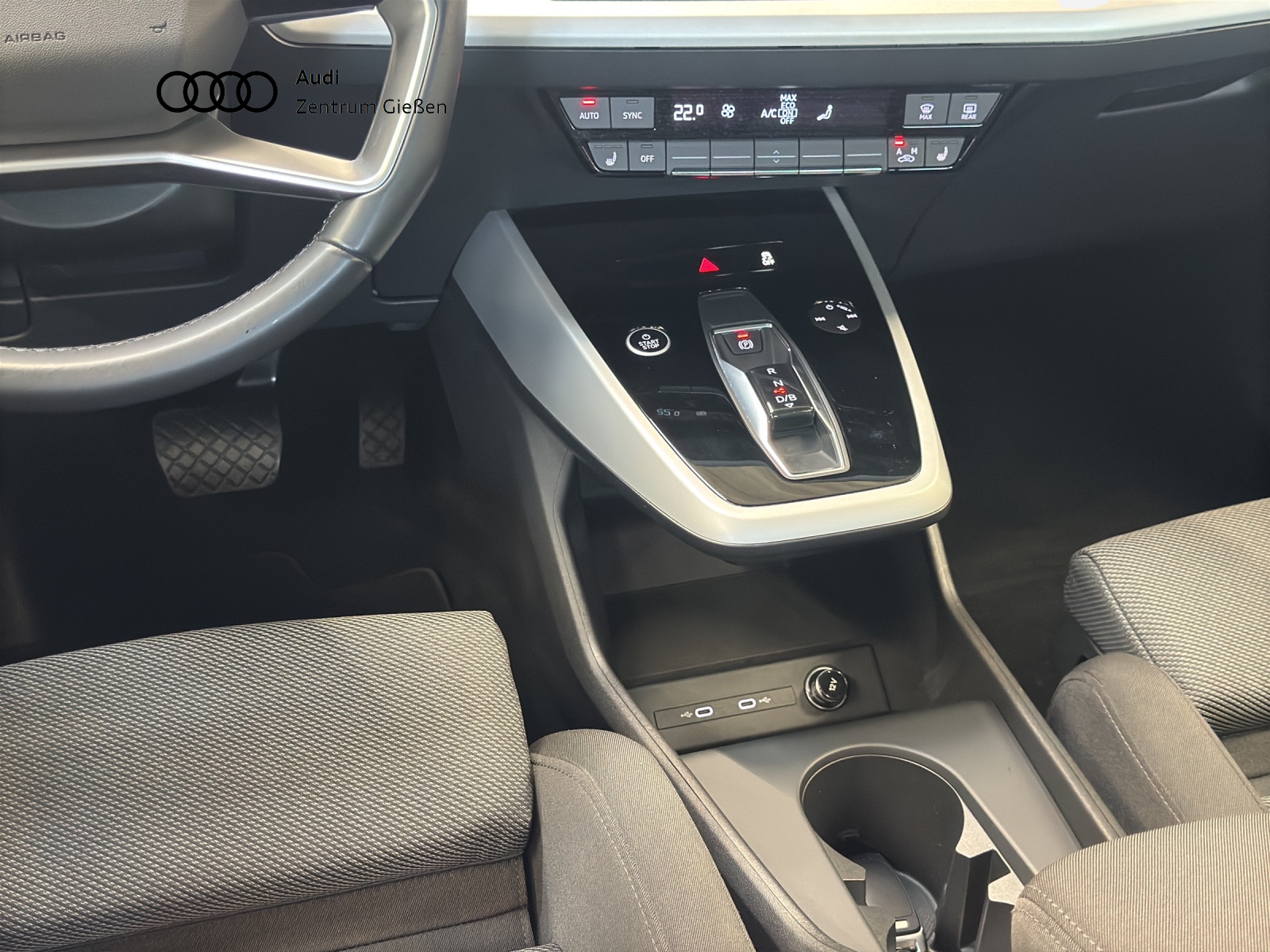 Q4 e-tron 40 basis Navi Komfort-Paket plus