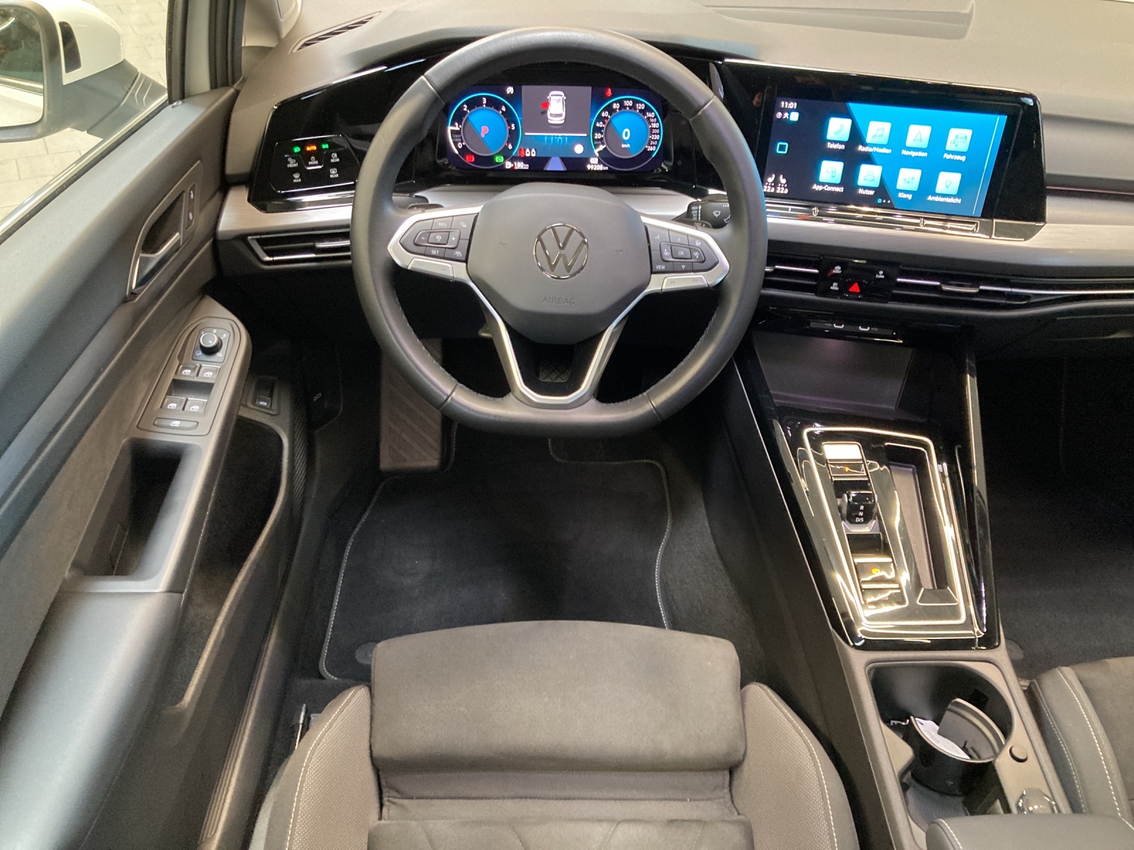 Golf 8 Variant TDI DSG Style IQ-Light Panodach Navi Alu-18Zoll Kamera
