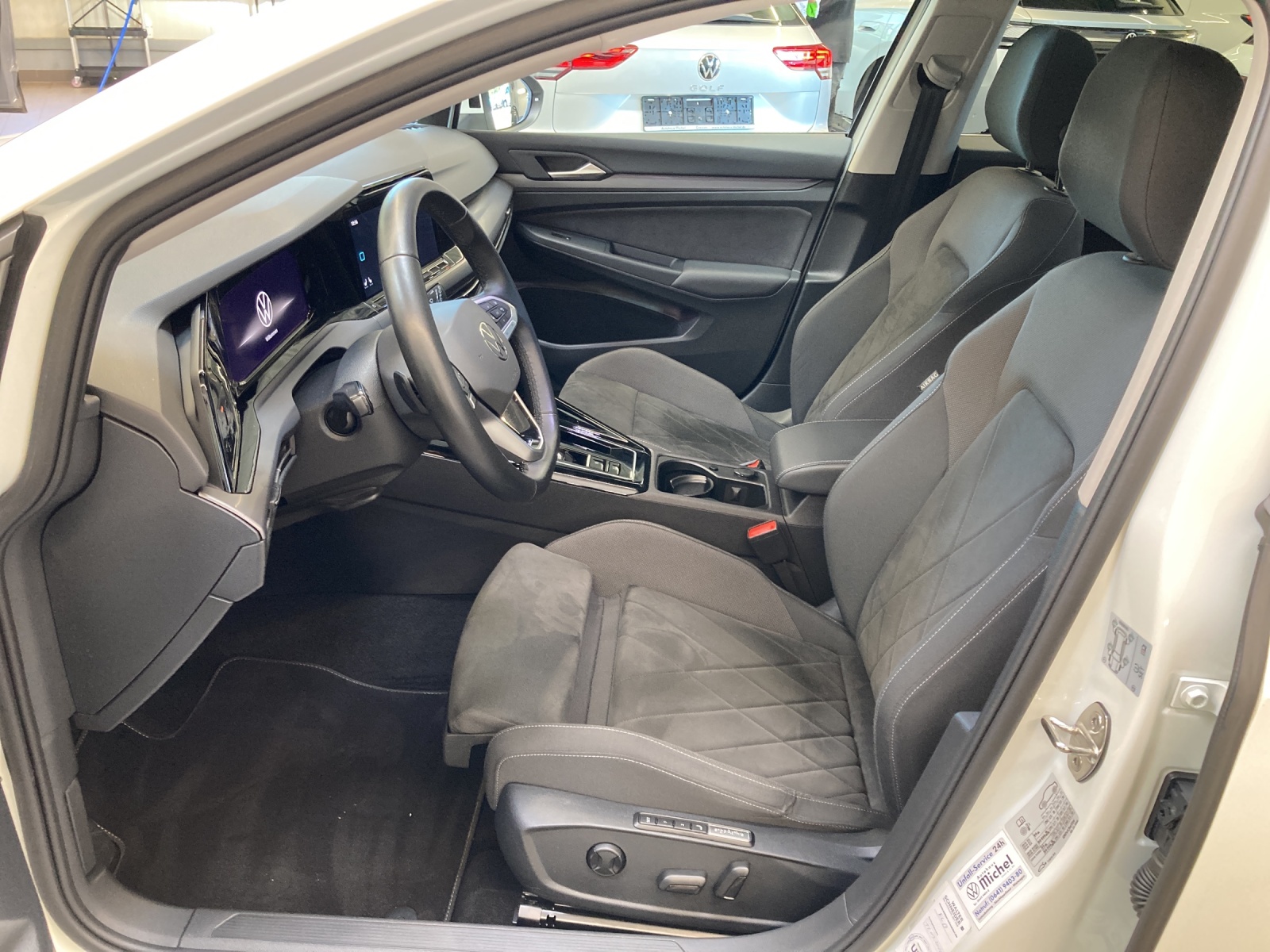 Golf 8 Variant TDI DSG Style IQ-Light Panodach Navi Alu-18Zoll Kamera