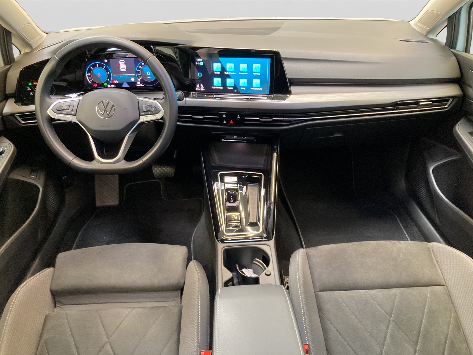 Golf 8 Variant TDI DSG Style IQ-Light Panodach Navi Alu-18Zoll Kamera