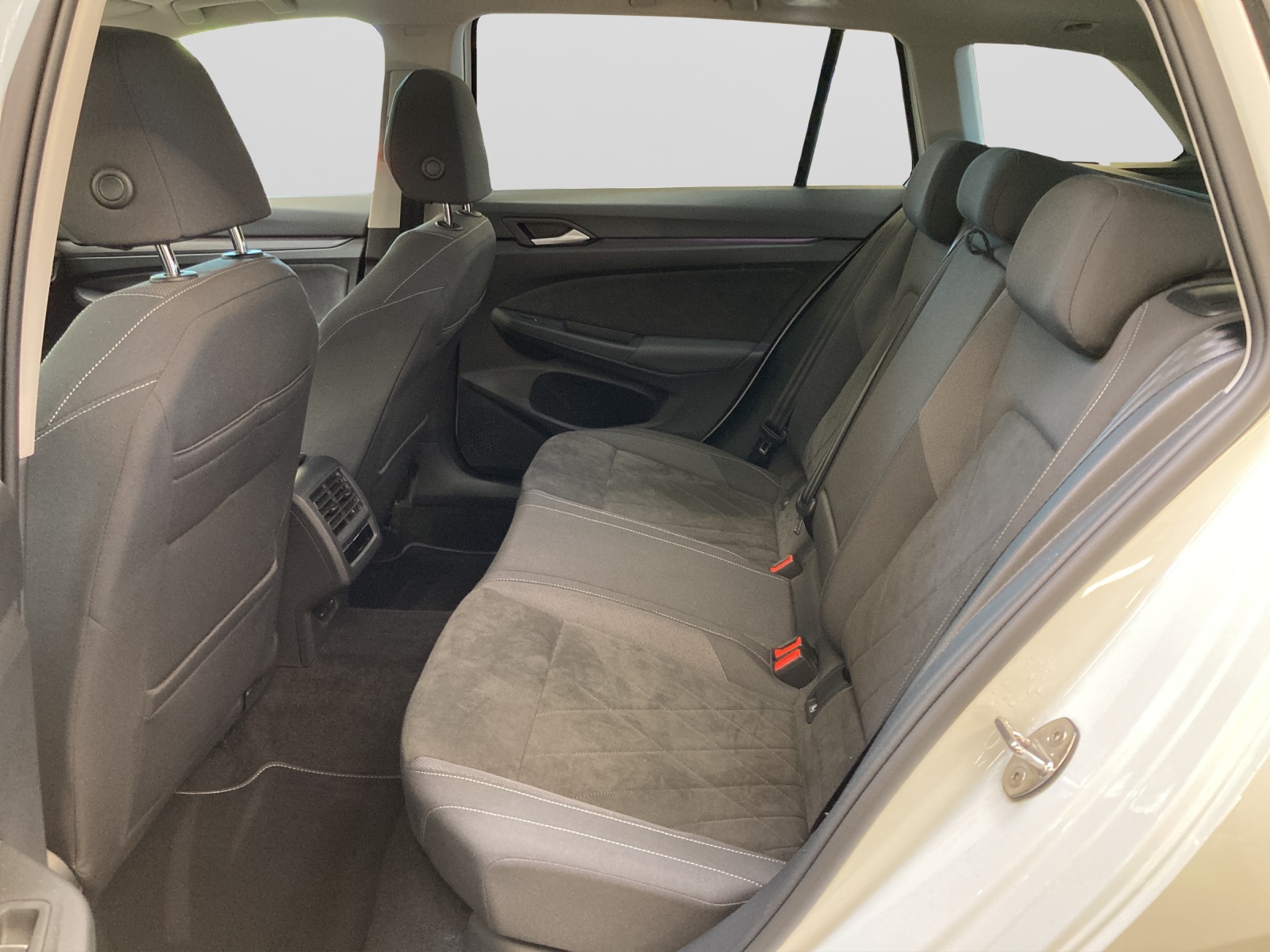 Golf 8 Variant TDI DSG Style IQ-Light Panodach Navi Alu-18Zoll Kamera