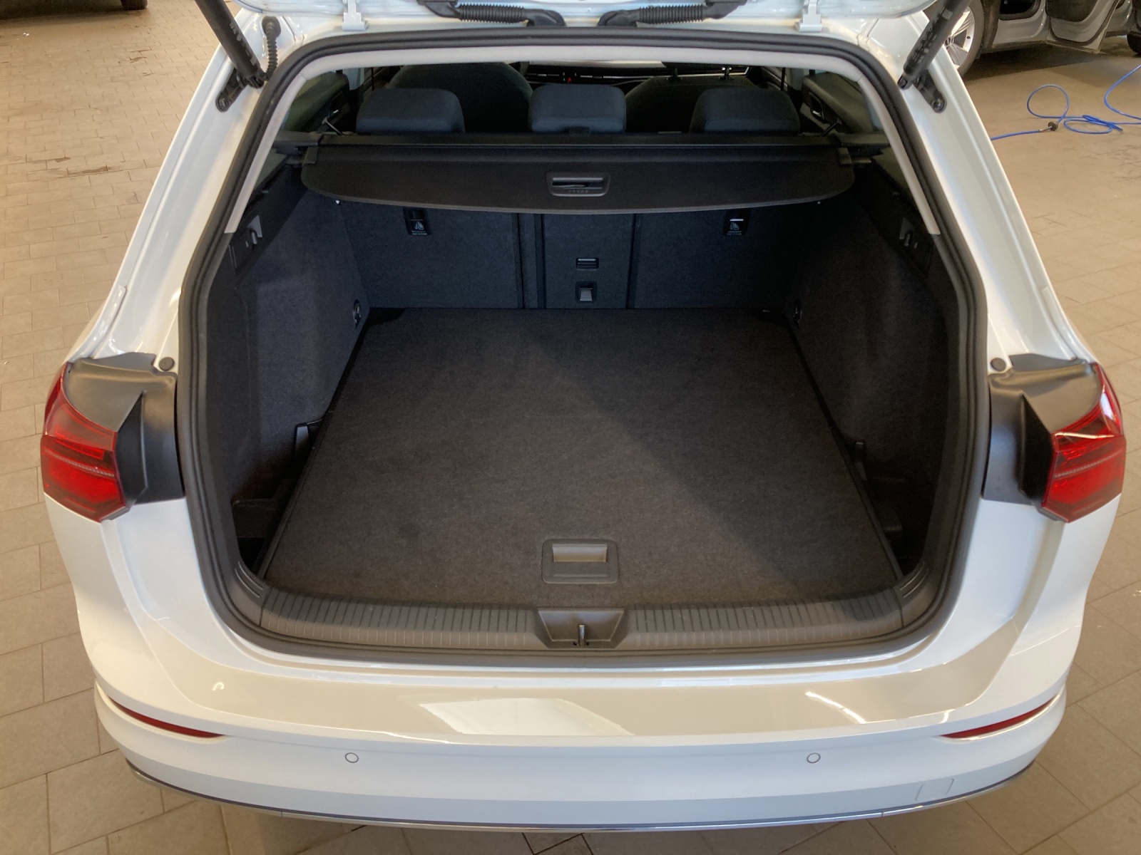 Golf 8 Variant TDI DSG Style IQ-Light Panodach Navi Alu-18Zoll Kamera