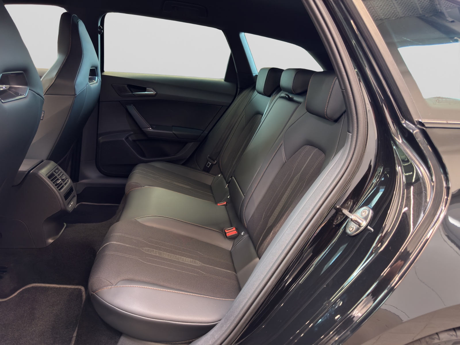 Leon Sportstourer 2.0 TSI DSG BEATS Navi LED ACCRückfahrkamera