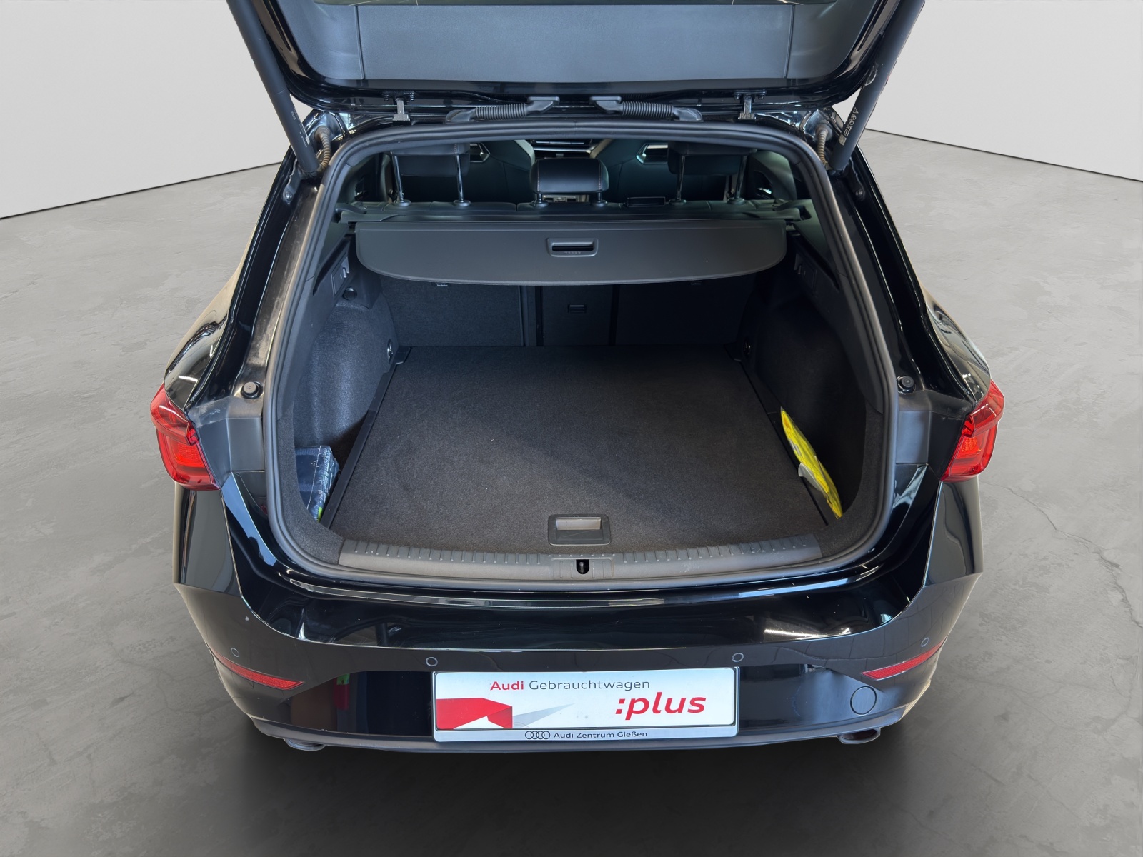 Leon Sportstourer 2.0 TSI DSG BEATS Navi LED ACCRückfahrkamera