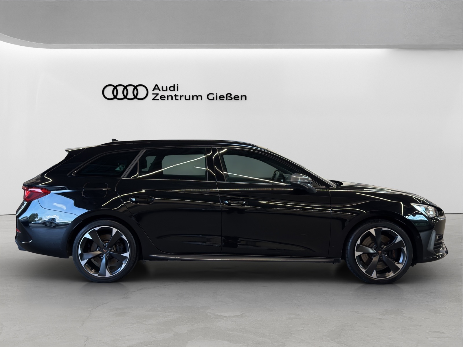 Leon Sportstourer 2.0 TSI DSG BEATS Navi LED ACCRückfahrkamera