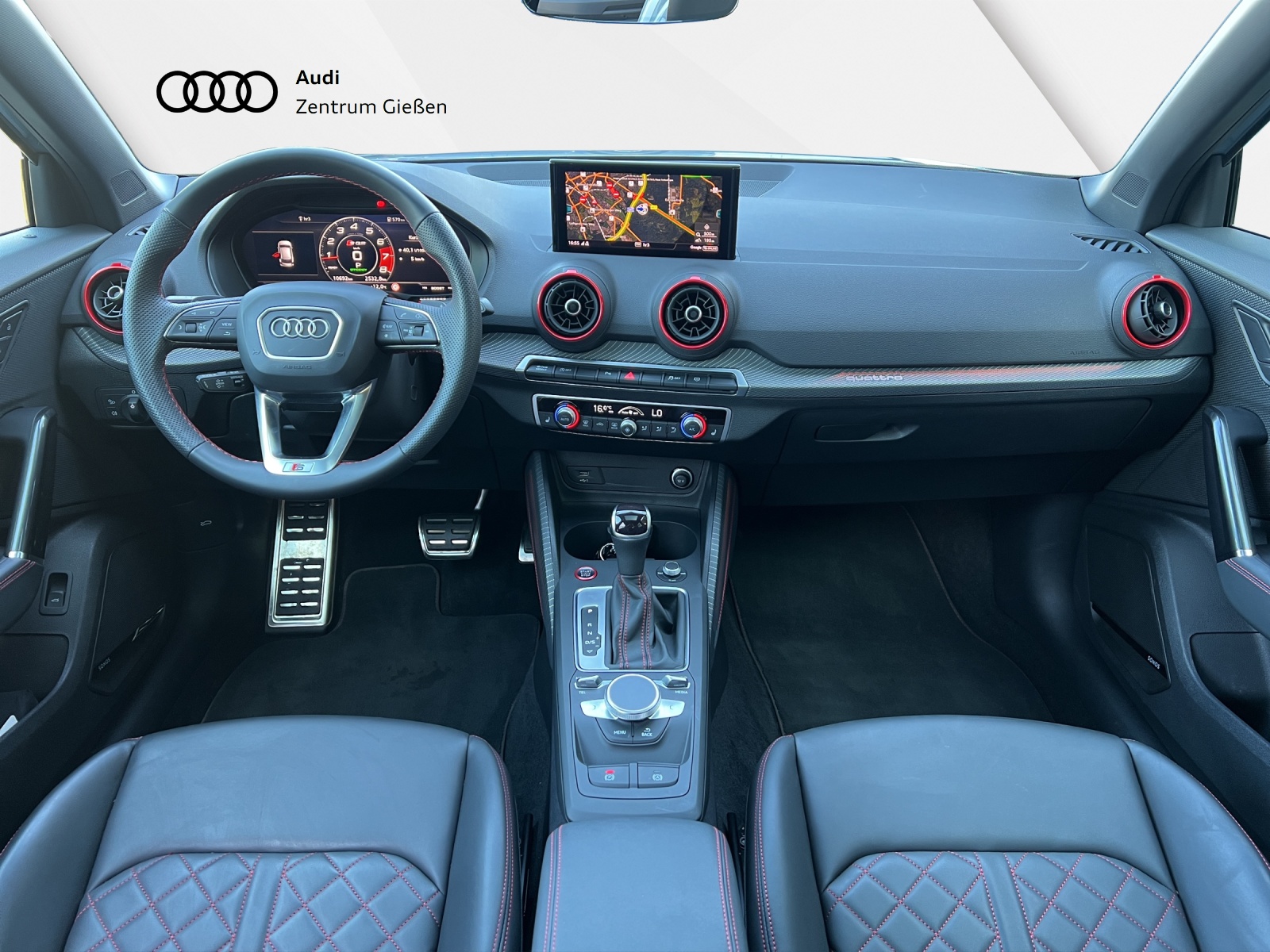 SQ2 2.0 TFSI quattro Black PANO SONOS Matrix-LED