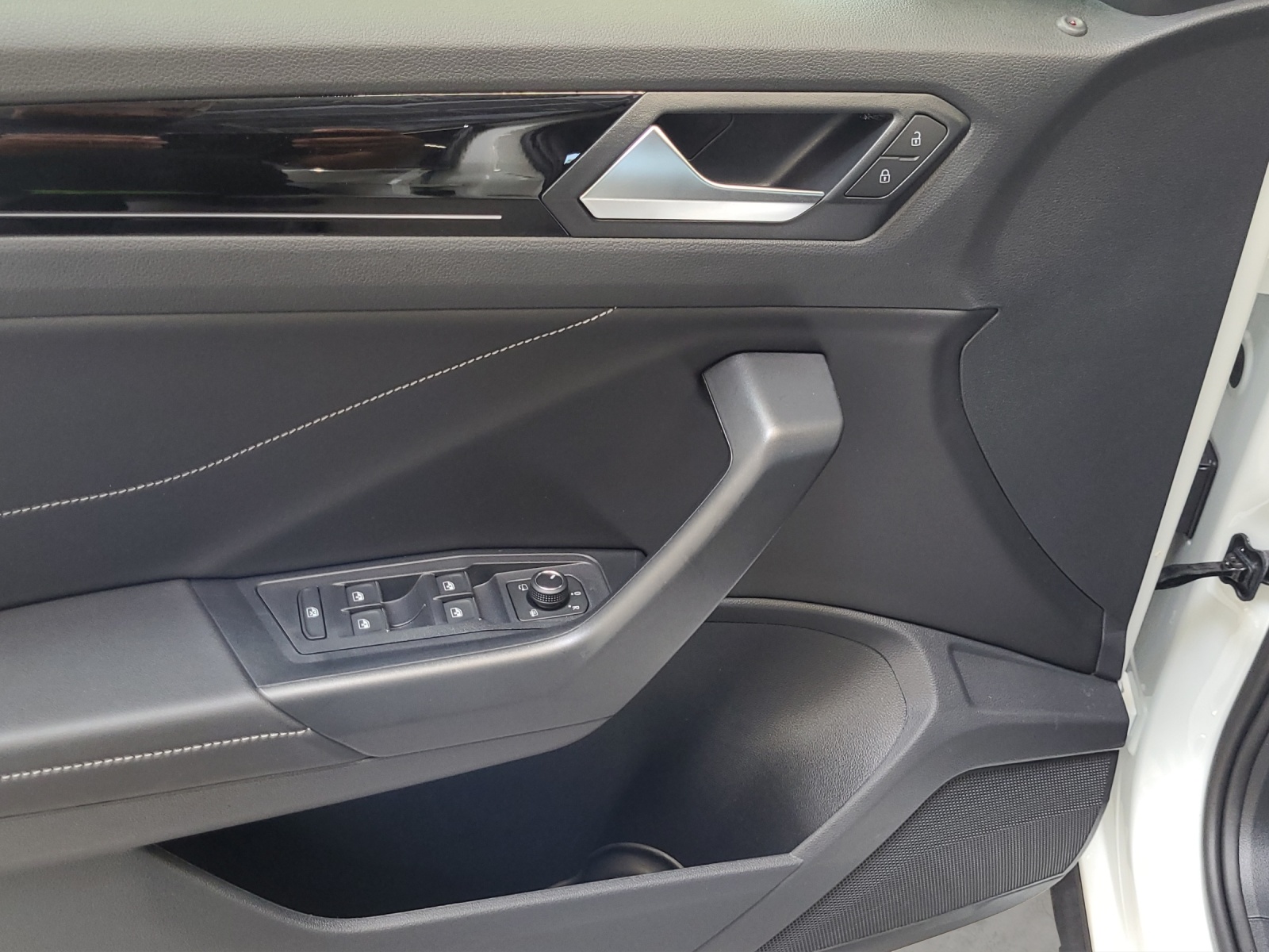 T-Roc TSI DSG R-Line LED-Plus ACC Navi AHK Kamera