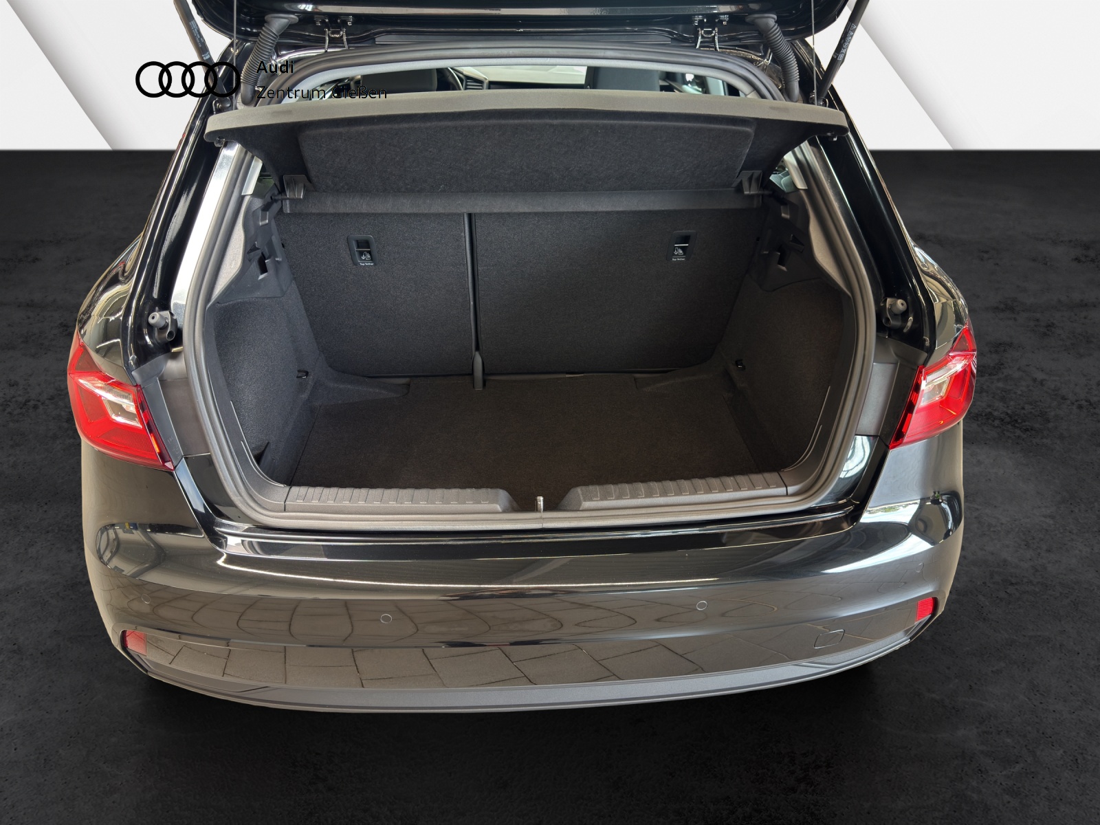 A1 Sportback 25 TFSI basis smartphone interface Einparkhilfe