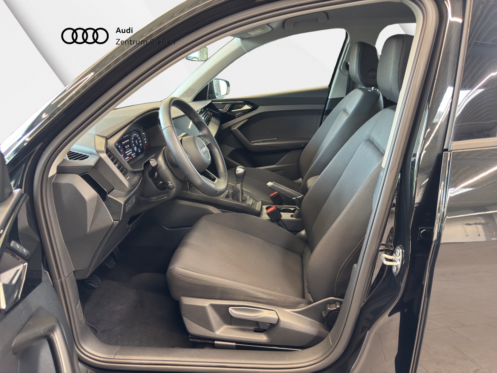 A1 Sportback 25 TFSI basis smartphone interface Einparkhilfe