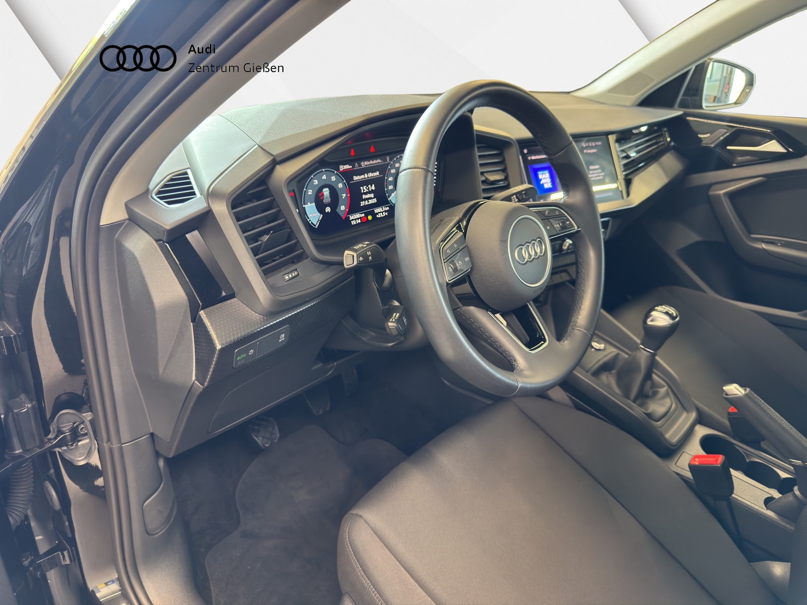 A1 Sportback 25 TFSI basis smartphone interface Einparkhilfe