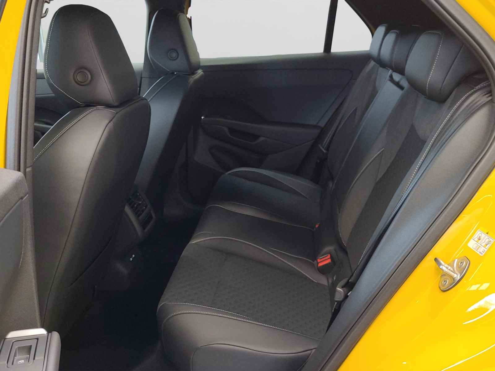 T-Roc eTSI DSG R-Line IQ-Light ACC Navi Kamera