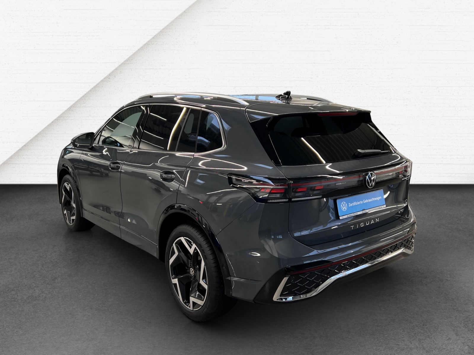 Tiguan 1.5 eTSI DSG R-Line IQ-Light TravelAssist Navi AHK