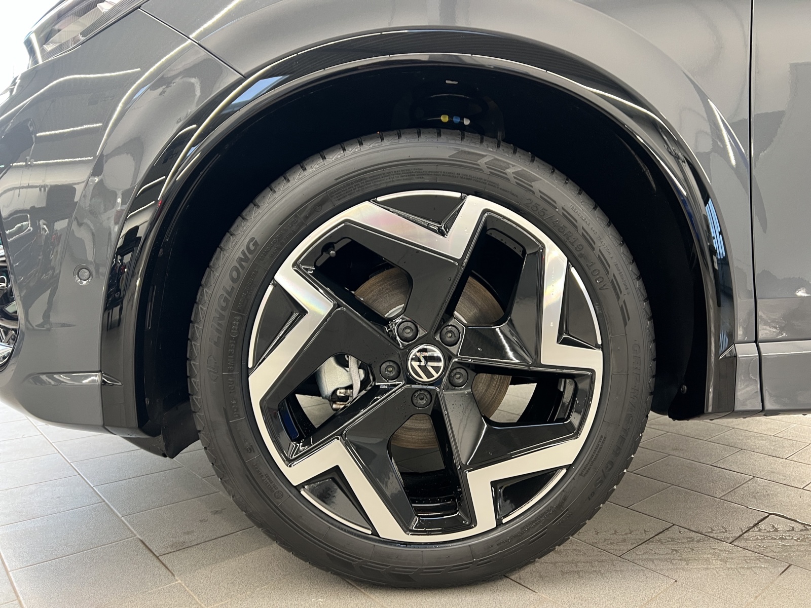 Tiguan 1.5 eTSI DSG R-Line IQ-Light TravelAssist Navi AHK