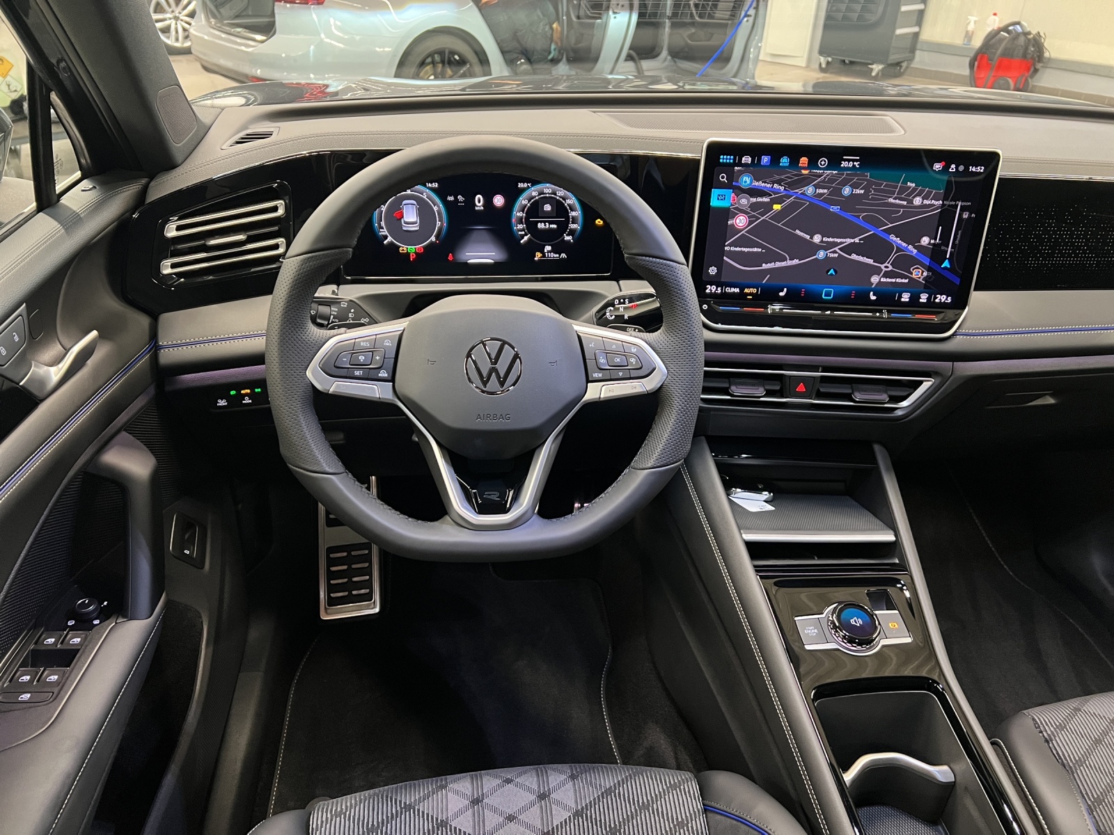 Tiguan 1.5 eTSI DSG R-Line IQ-Light TravelAssist Navi AHK