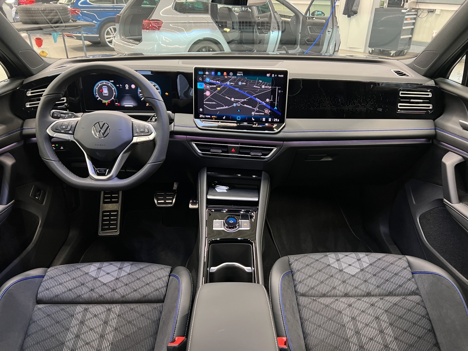 Tiguan 1.5 eTSI DSG R-Line IQ-Light TravelAssist Navi AHK