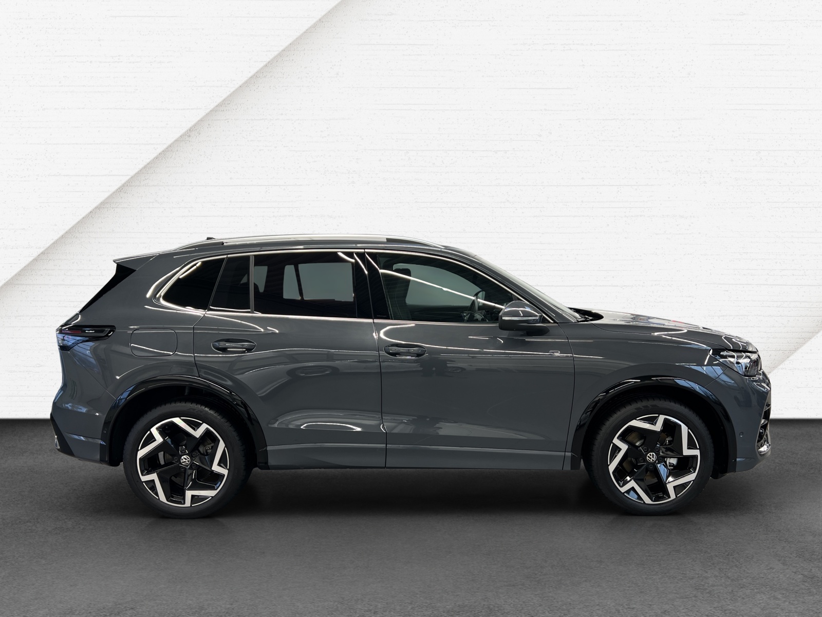 Tiguan 1.5 eTSI DSG R-Line IQ-Light TravelAssist Navi AHK