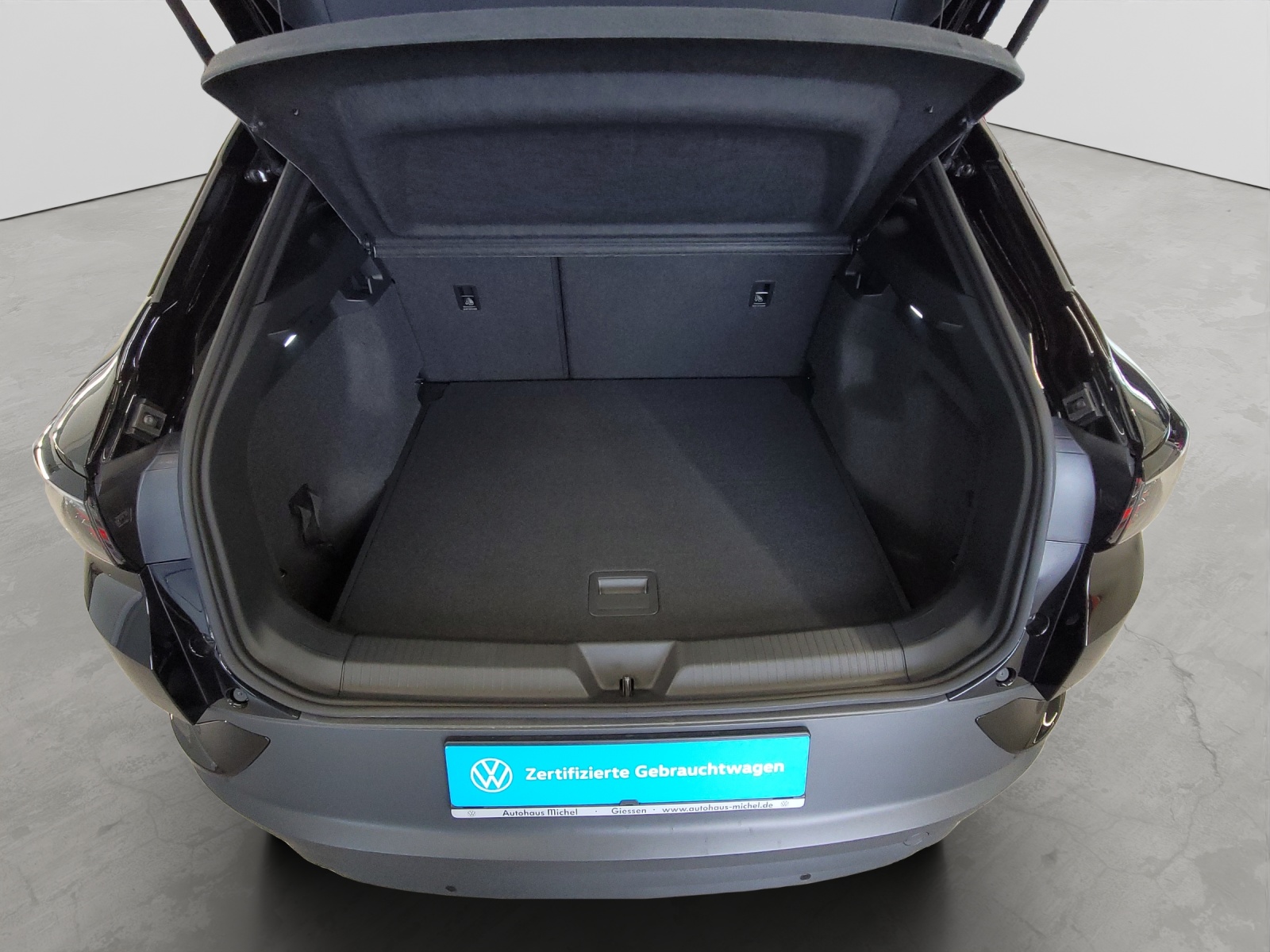 ID.4 Pro 210kW/77kWh IQ-Light Wärmepumpe Navi