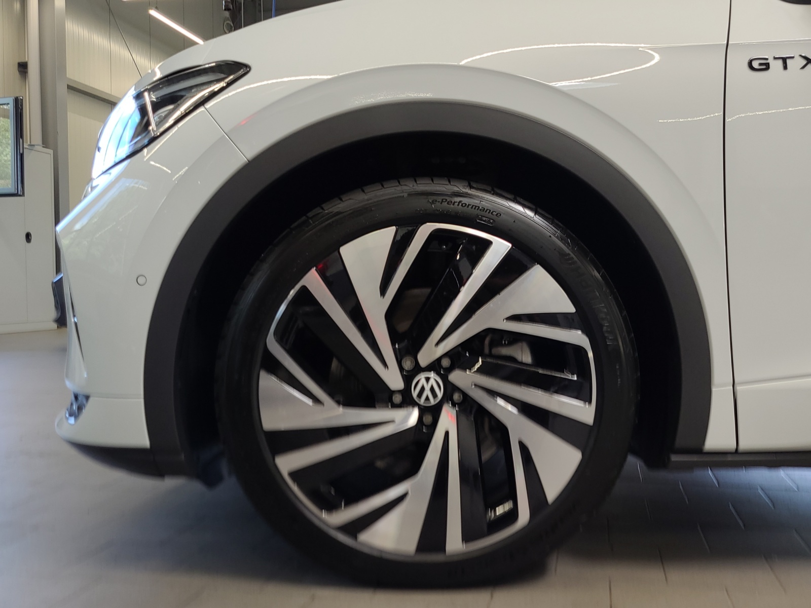 ID.4 GTX 250kW/79kWh Wärmepumpe IQ-Light AHK