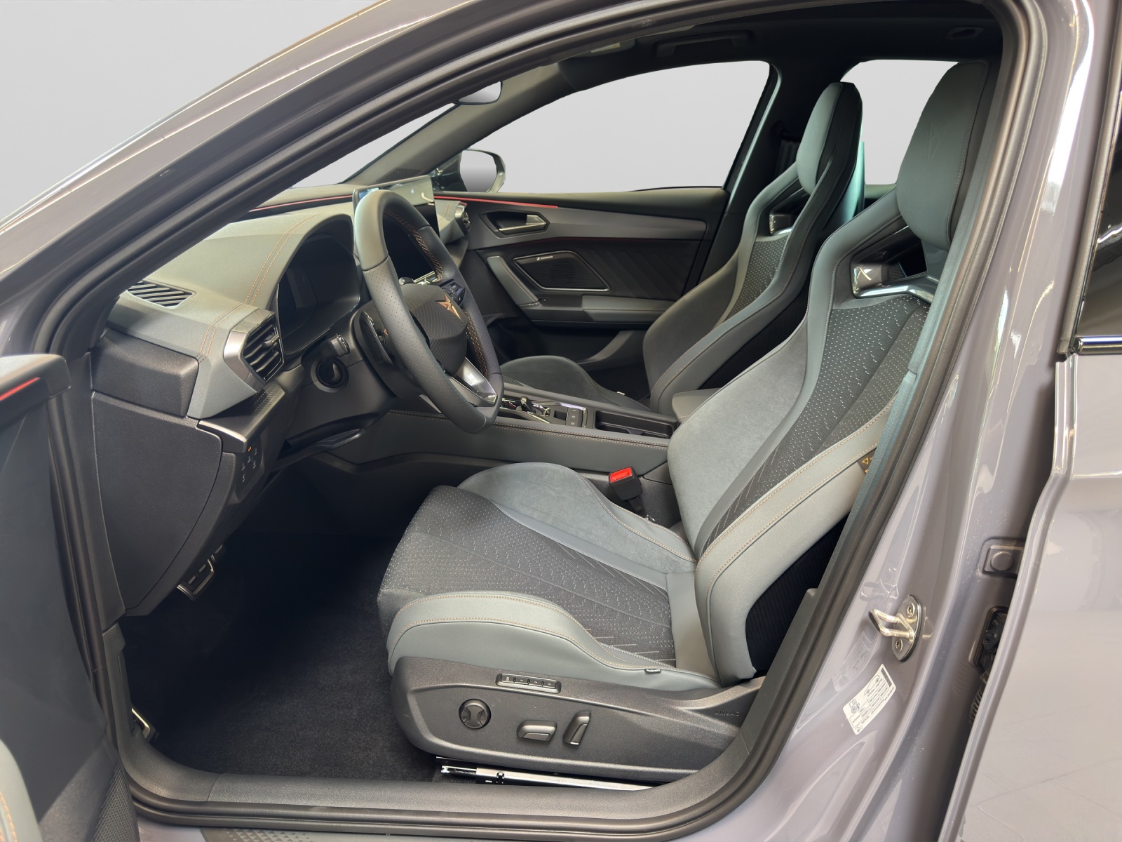 Leon Sportstourer TSI 4Drive VZ Extreme Akebono Pano AHK Navi