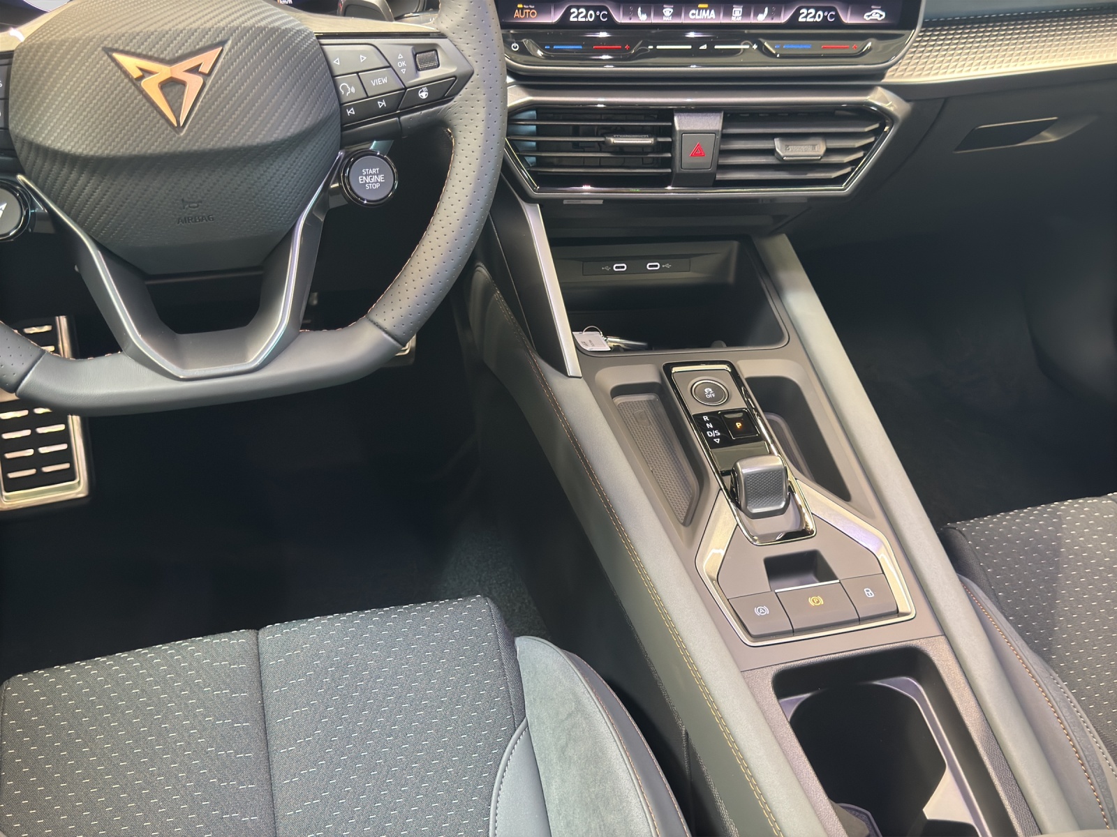 Leon Sportstourer TSI 4Drive VZ Extreme Akebono Pano AHK Navi