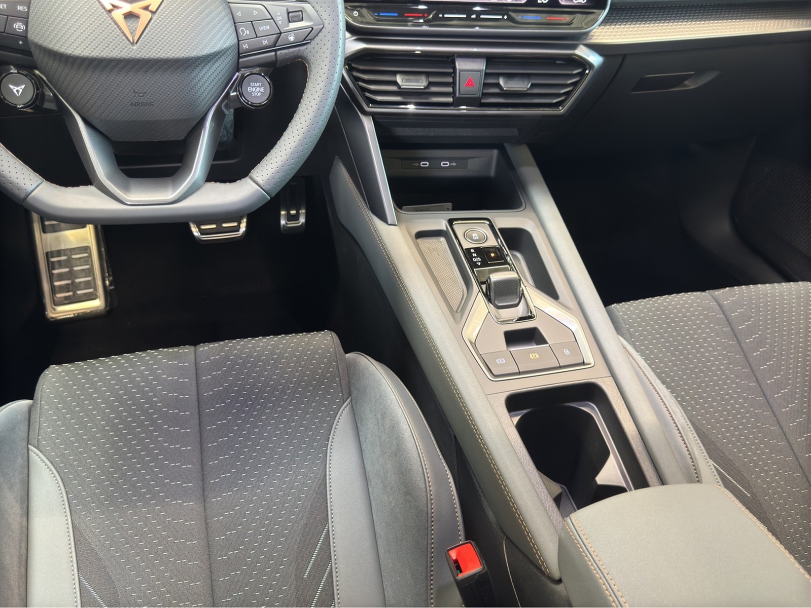 Leon Sportstourer TSI 4Drive VZ Extreme AKEBONO Pano AHK Navi