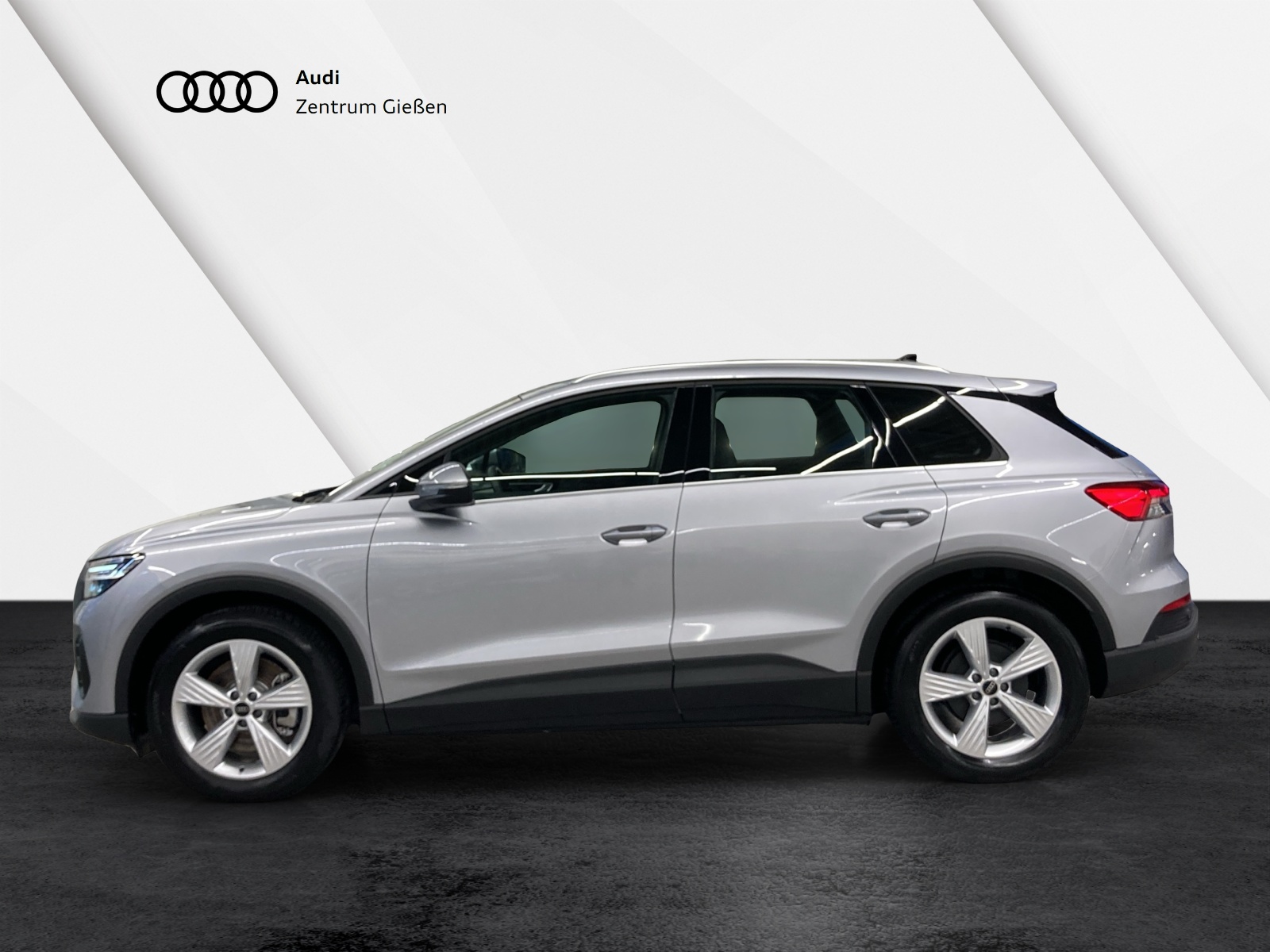 Q4 e-tron 45 basis Matrix-LED ACC Kamera Navi