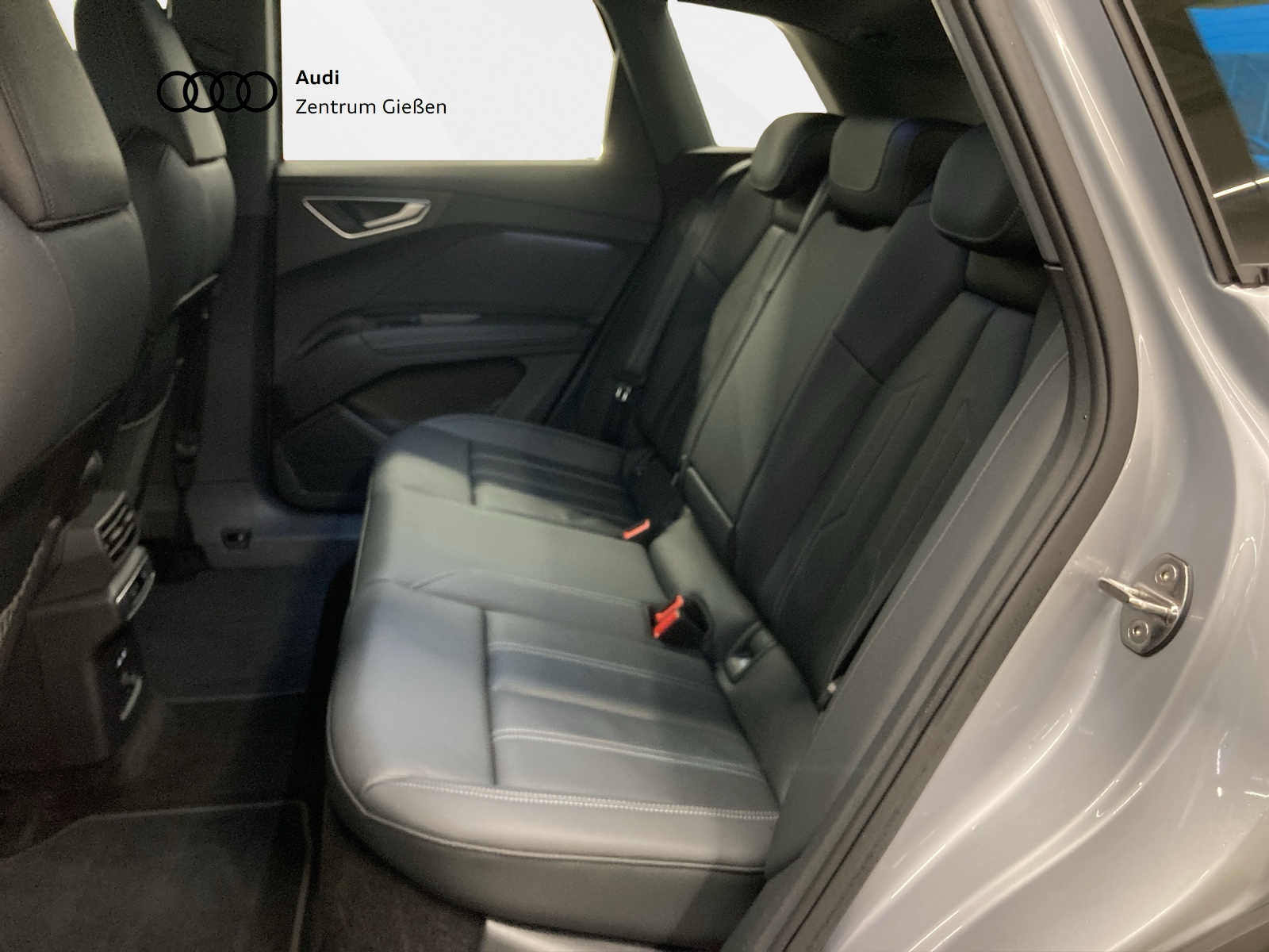 Q4 e-tron 45 basis Matrix-LED ACC Kamera Navi