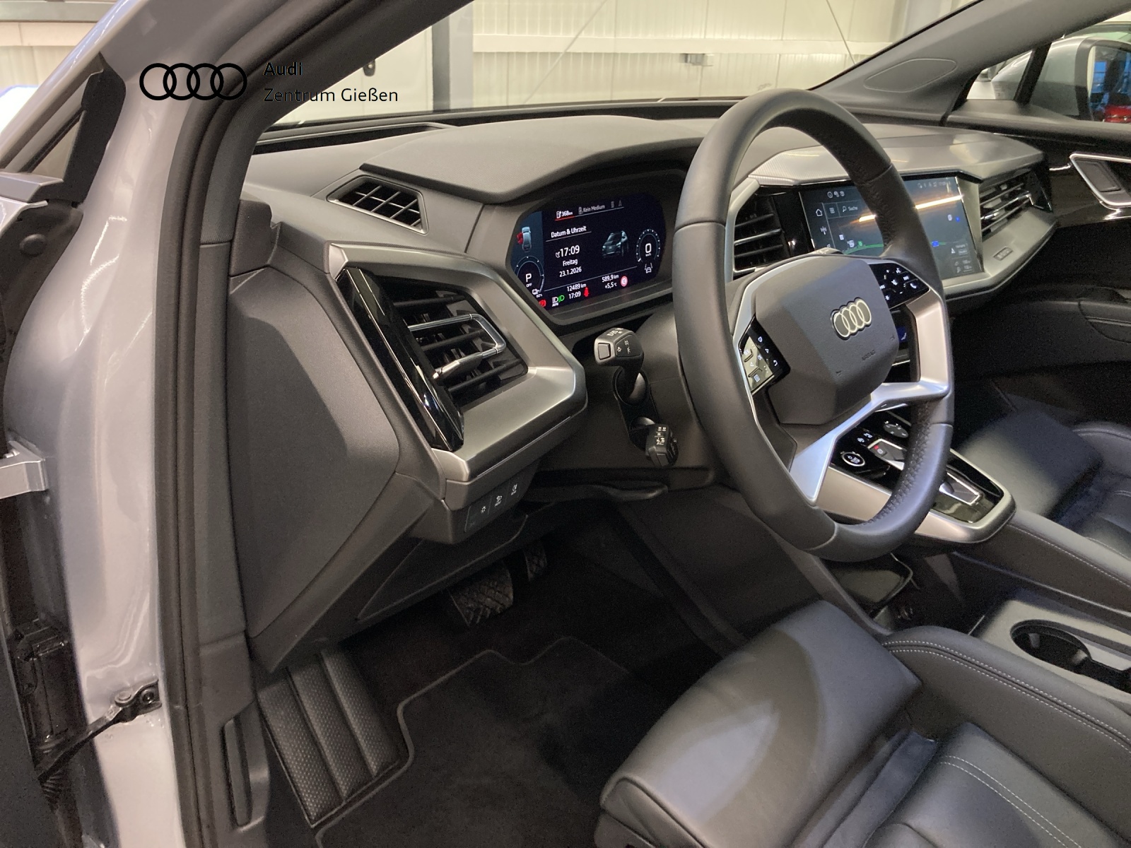 Q4 e-tron 45 basis Matrix-LED ACC Kamera Navi