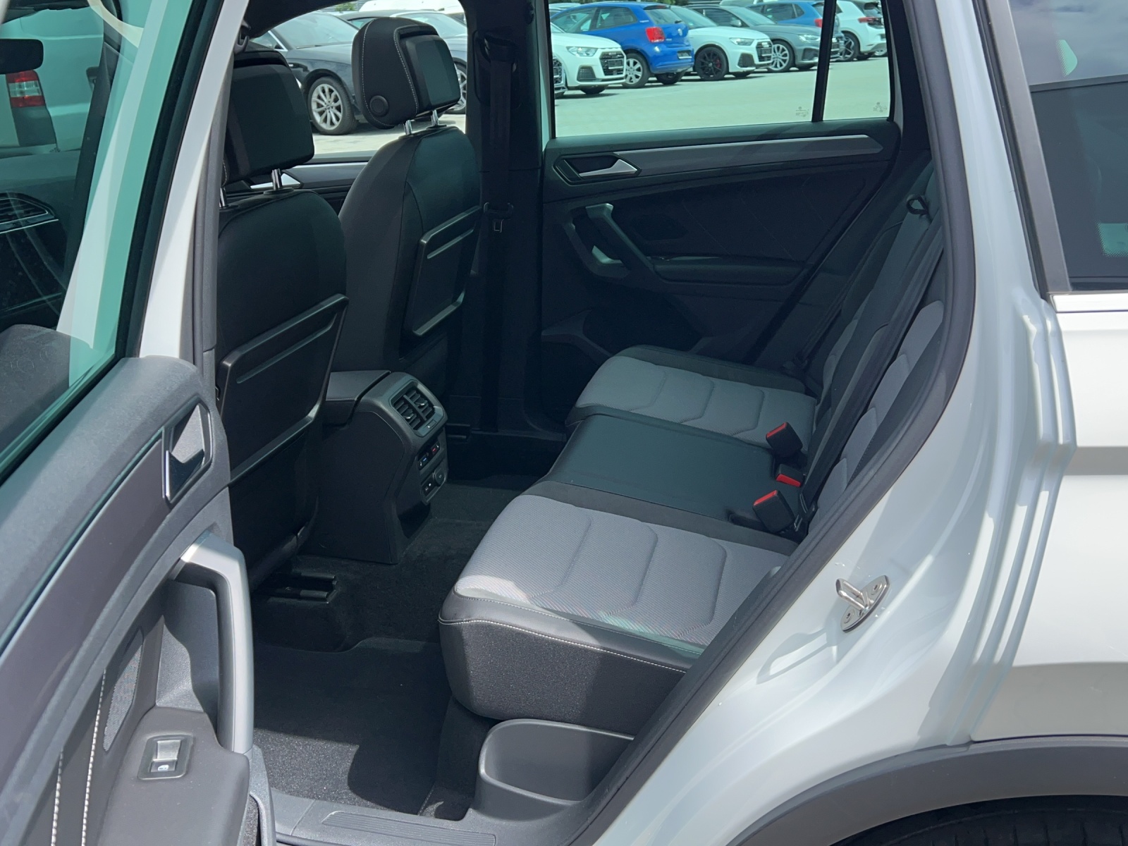 Tiguan TDI DSG 4M Highline Panodach DCC AHK Standheiz. Alu-20Zoll