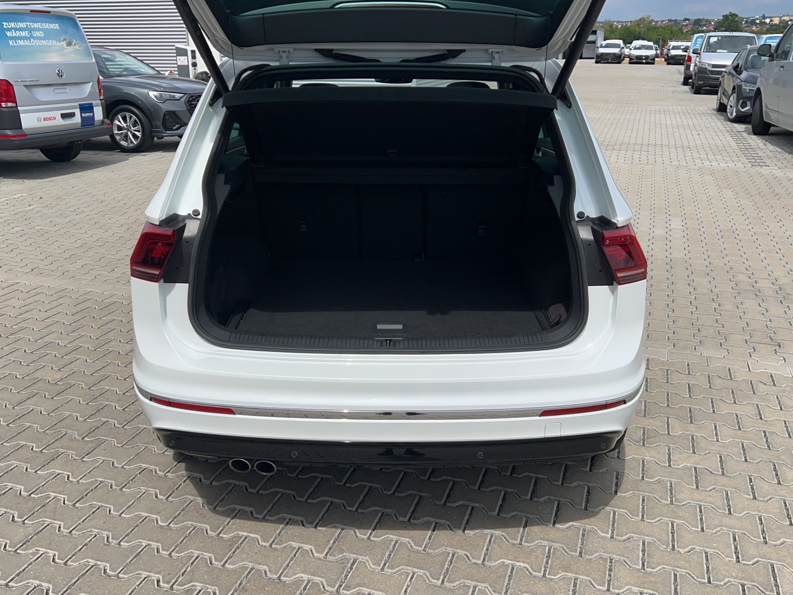 Tiguan TDI DSG 4M Highline Panodach DCC AHK Standheiz. Alu-20Zoll