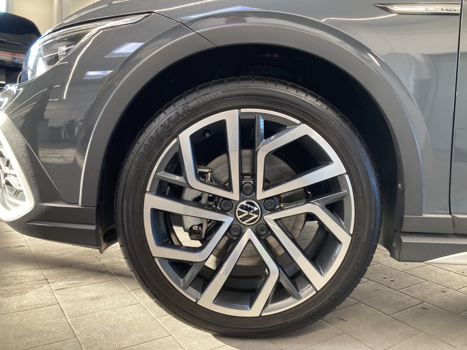 Golf 8 Variant TDI DSG 4Motion Alltrack IQ-Light DCC Standh.HarmannKardon