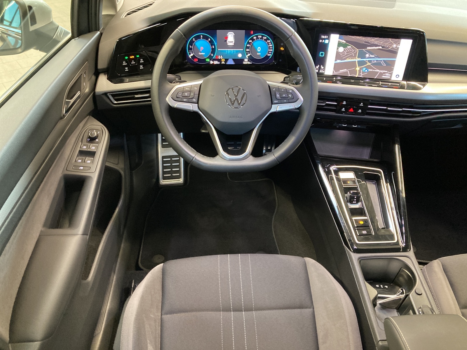 Golf 8 Variant TDI DSG 4Motion Alltrack IQ-Light DCC Standh.HarmannKardon