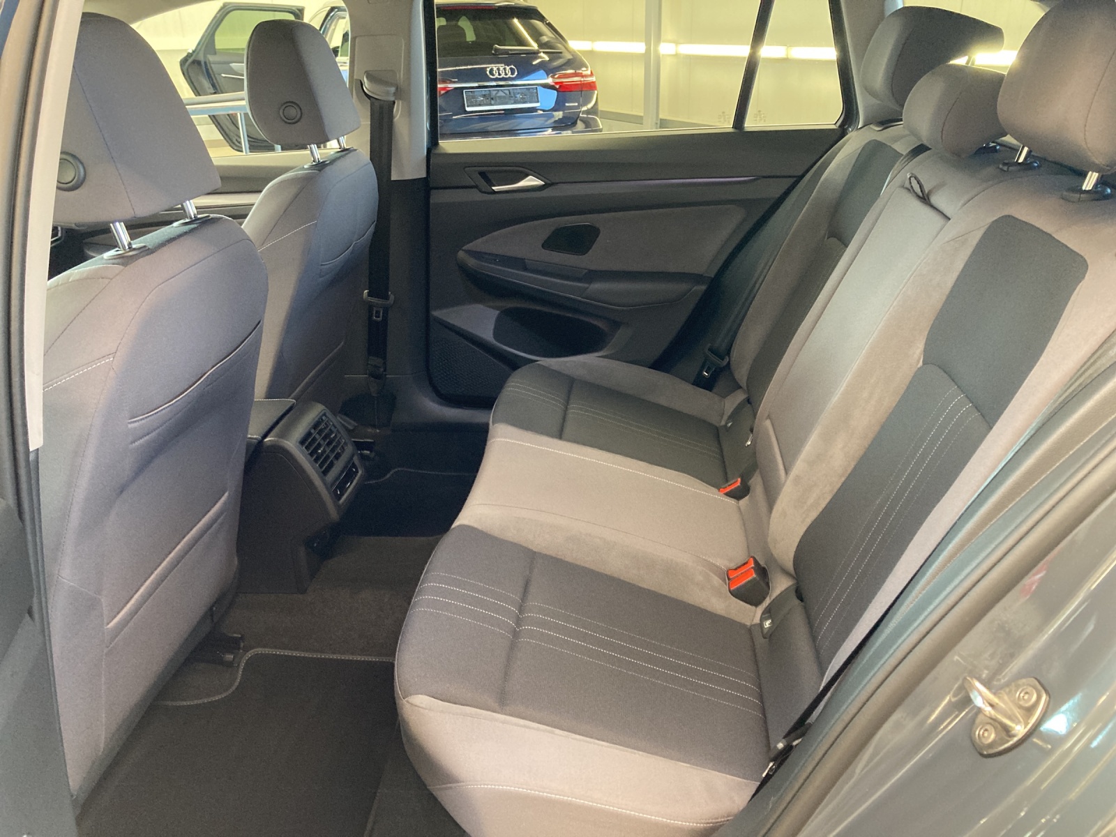 Golf 8 Variant TDI DSG 4Motion Alltrack IQ-Light DCC Standh.HarmannKardon