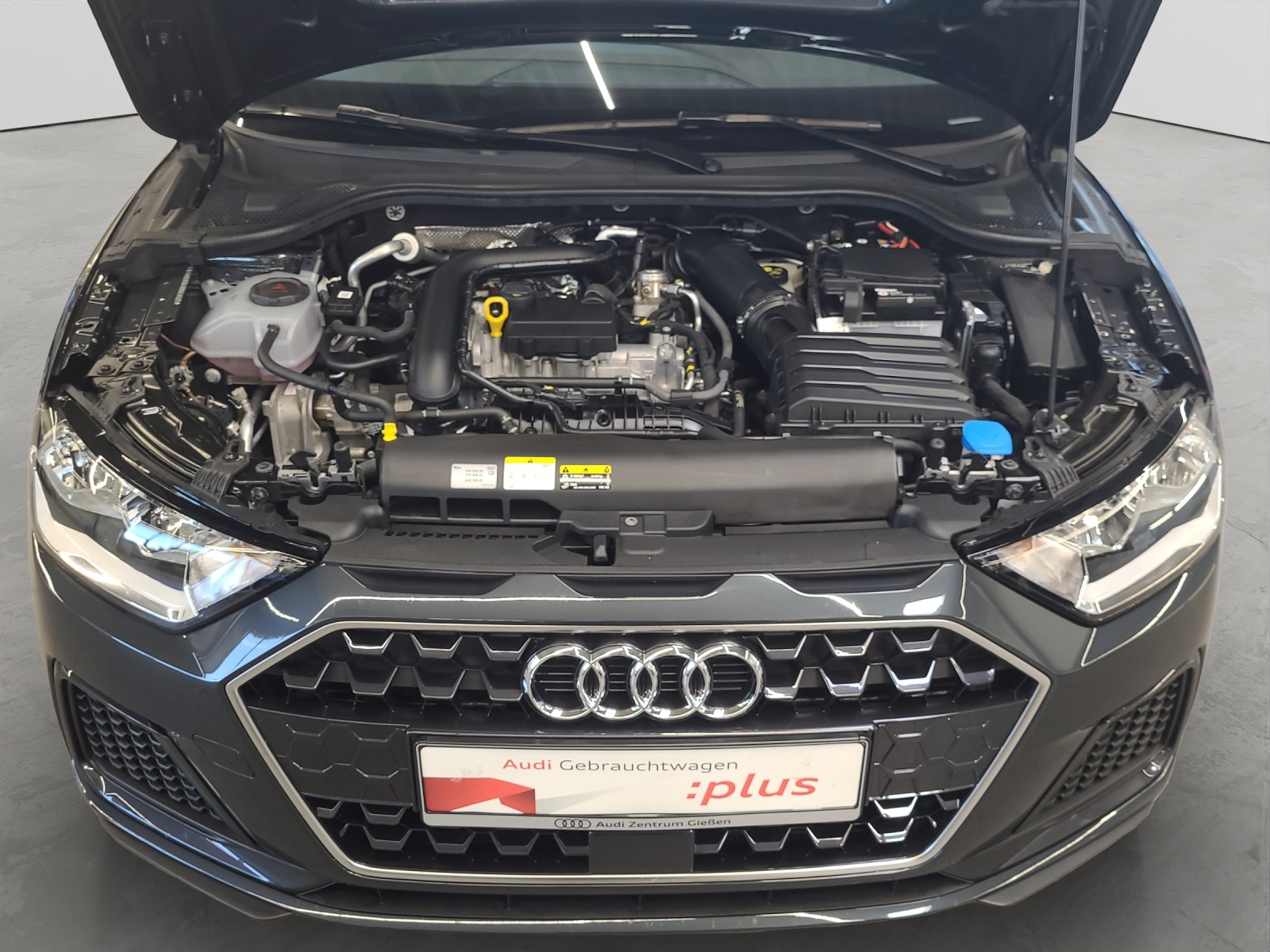 A1 Sportback 25 TFSI advanced smartphone interface