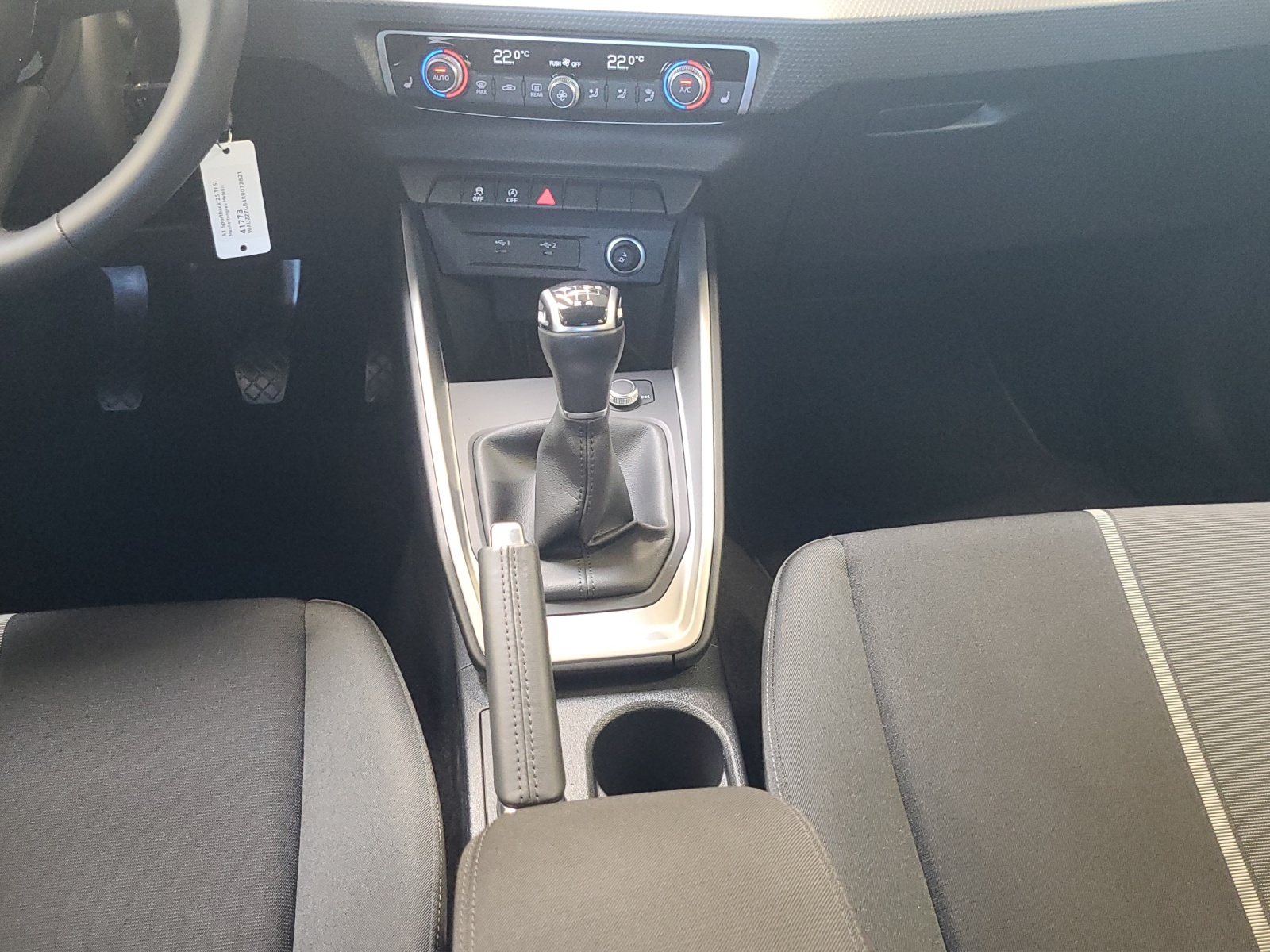 A1 Sportback 25 TFSI advanced smartphone interface