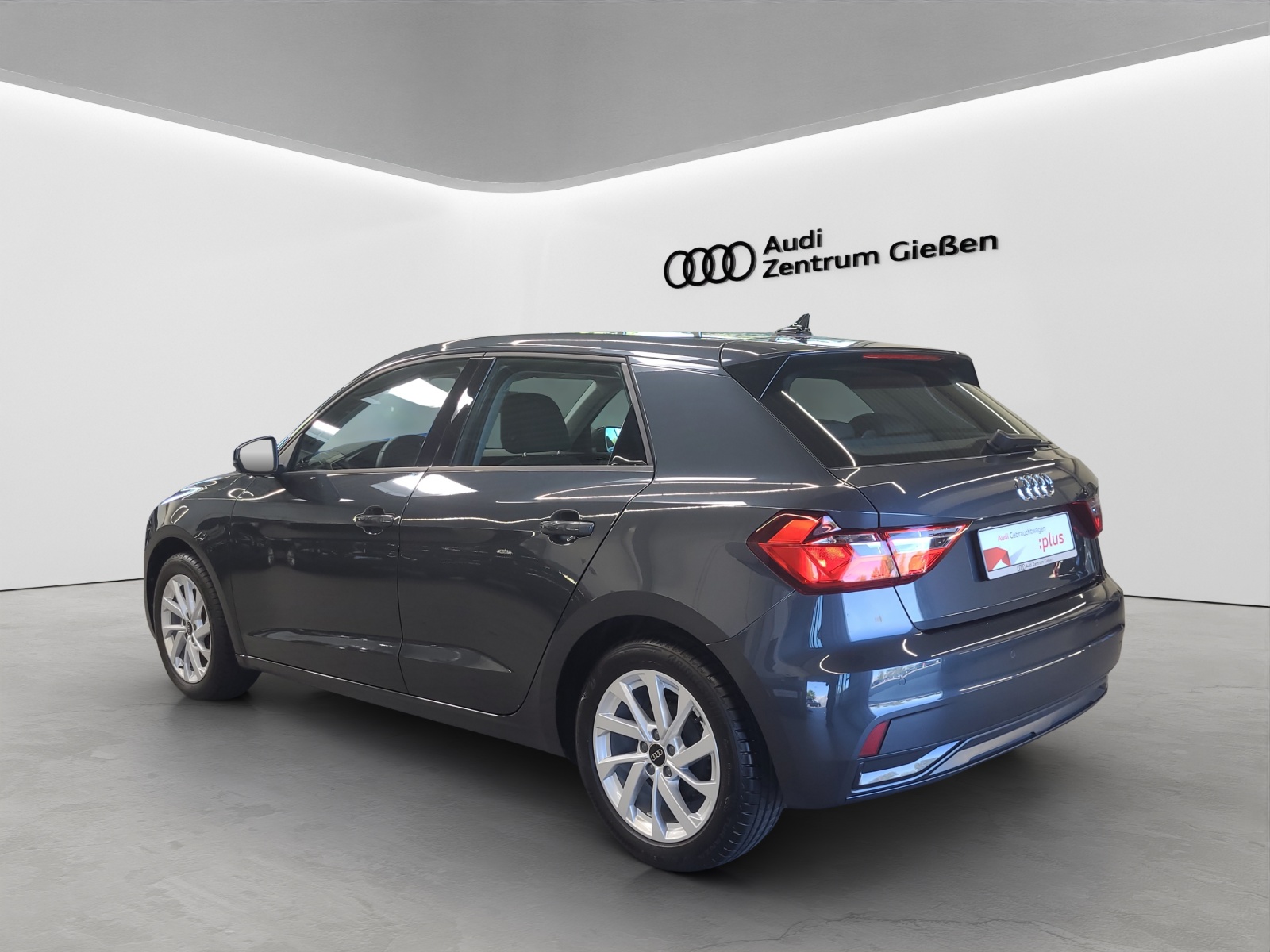 A1 Sportback 25 TFSI advanced smartphone interface