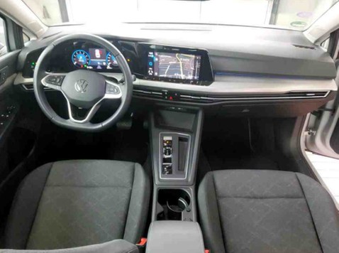 Golf 8 Variant eTSI DSG Life