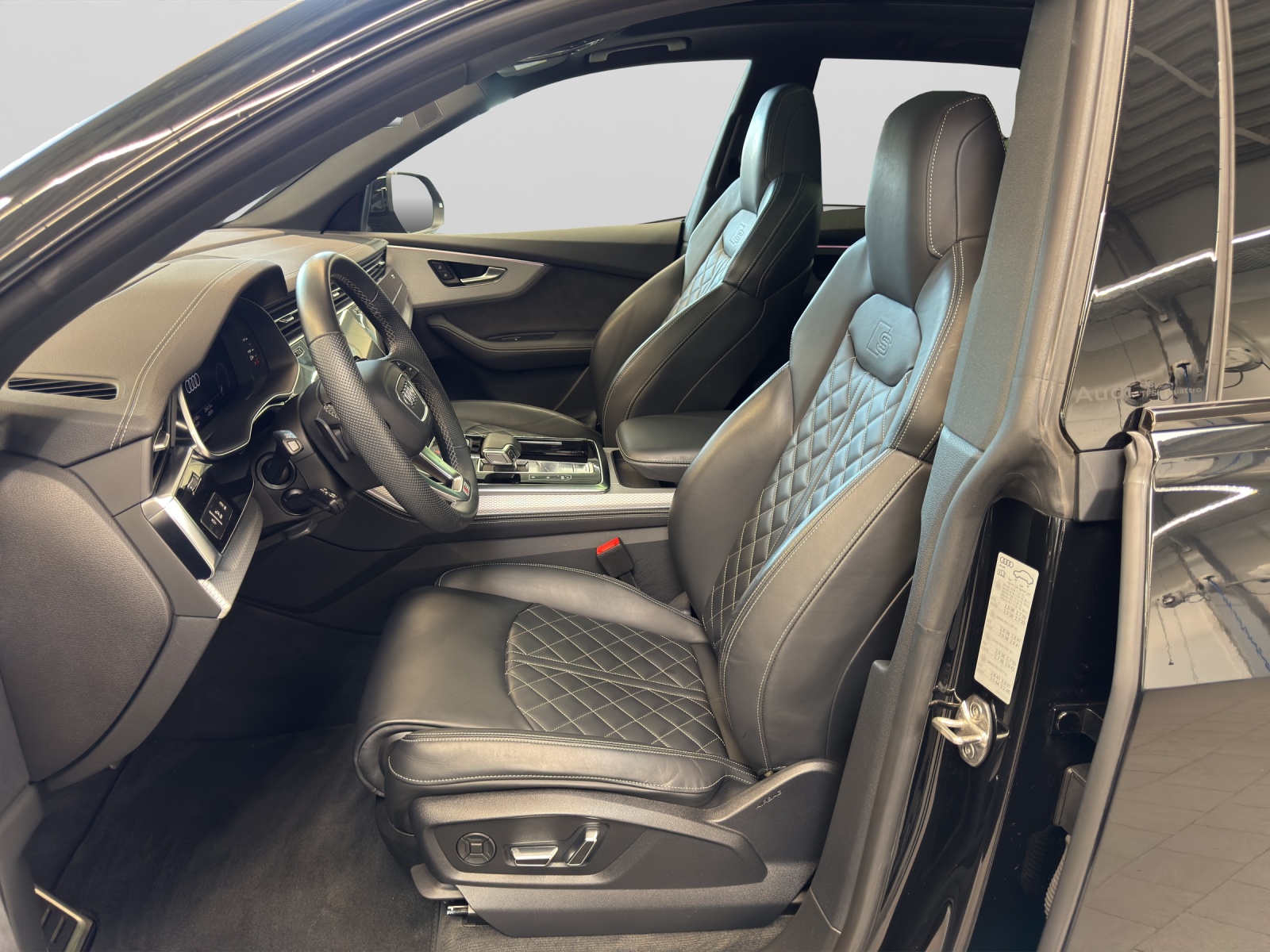 Q8 60 TFSI e quattro S line Black HuD Pano B&O AHK