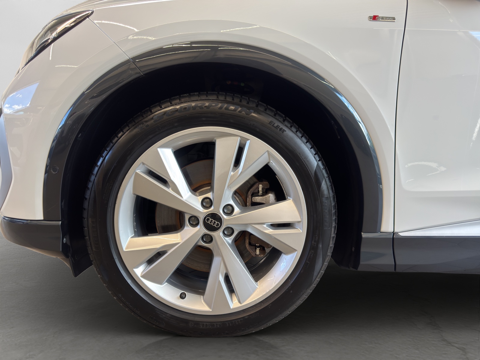 Q4 e-tron Sportback 50 quattro S line Assistenzpaket